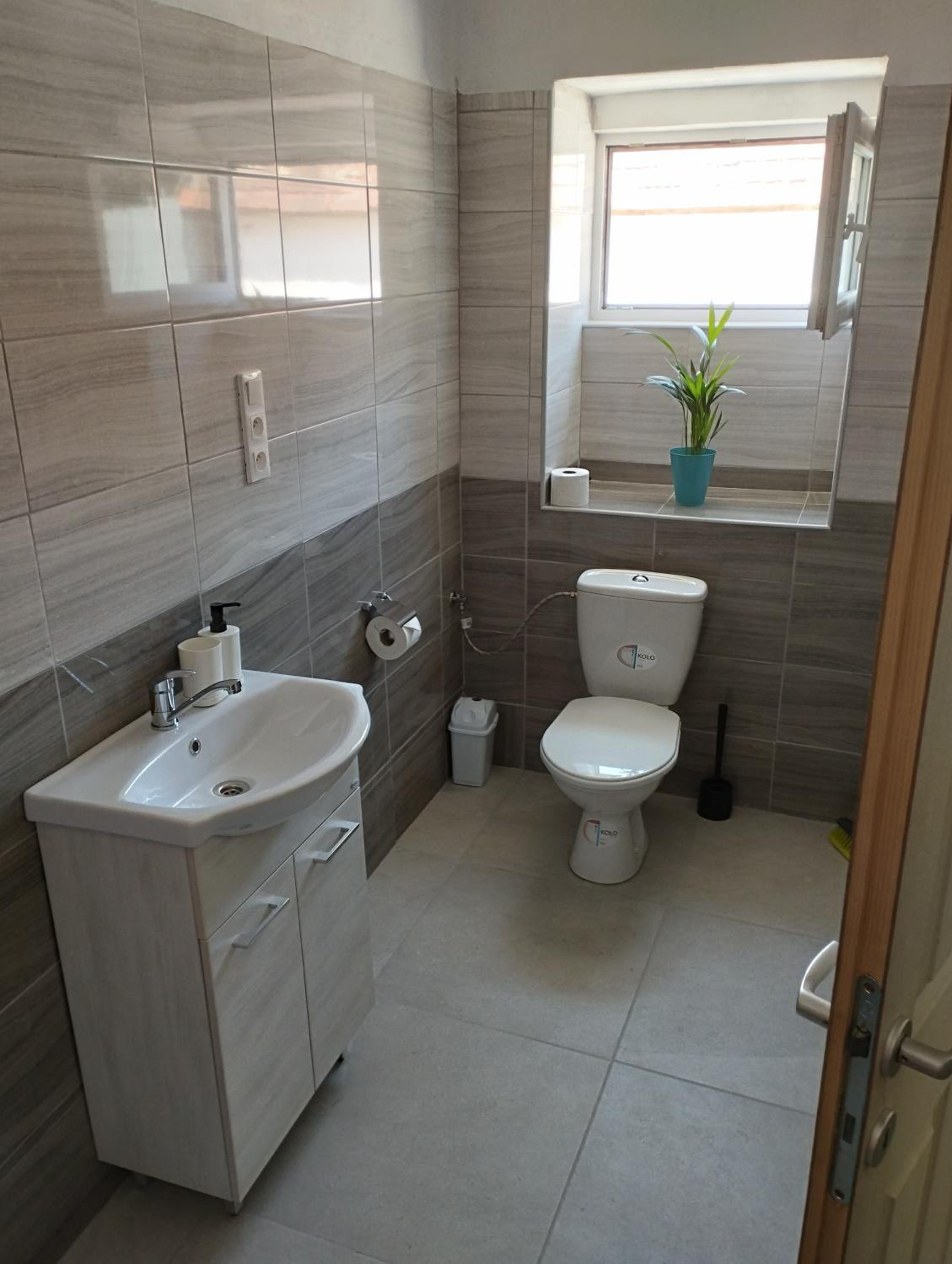 Premium Quadruple Room - Photo 11