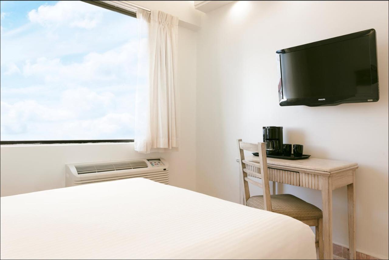 Deluxe King Room - Photo 3