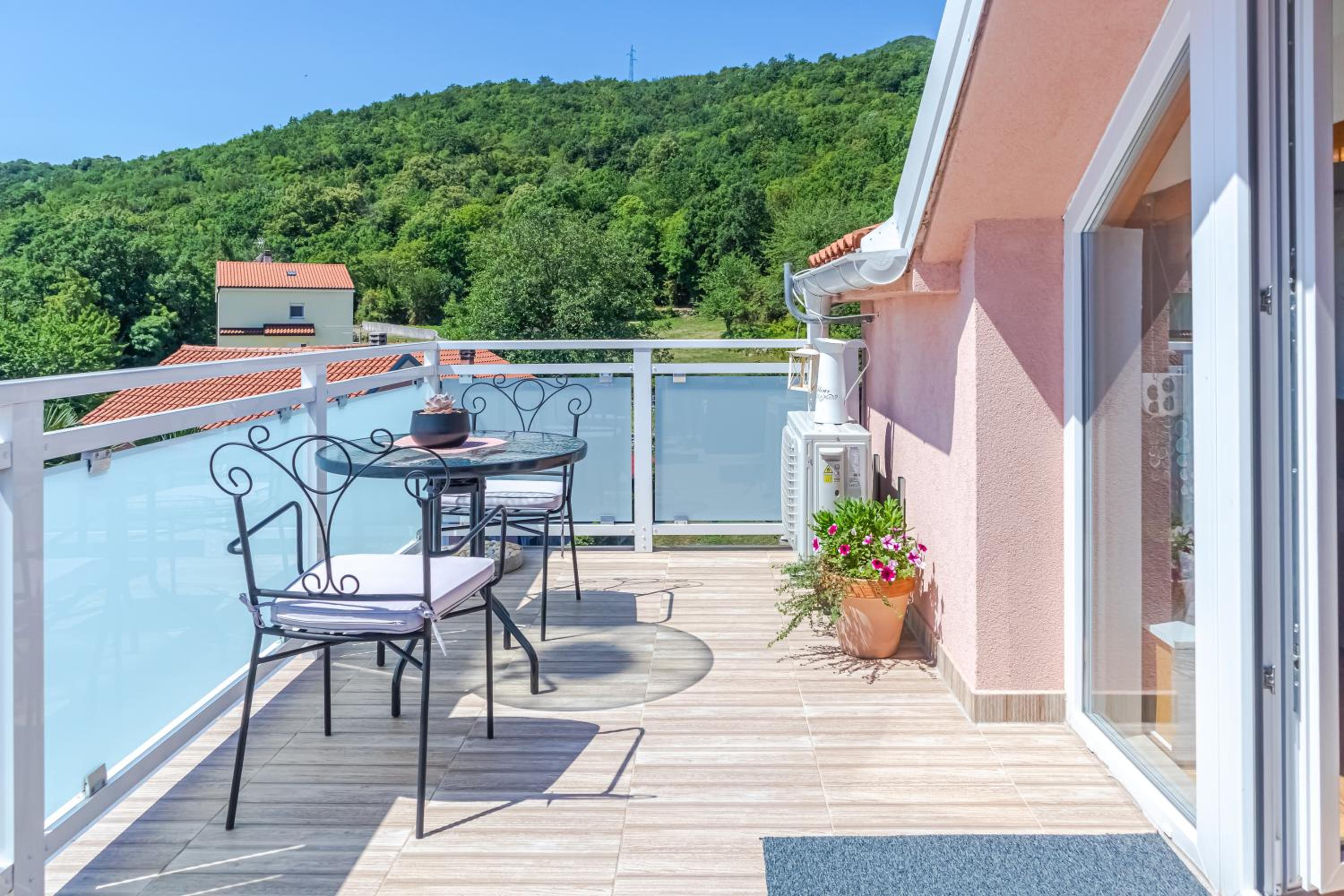Apartment with Sea View - Photo 11