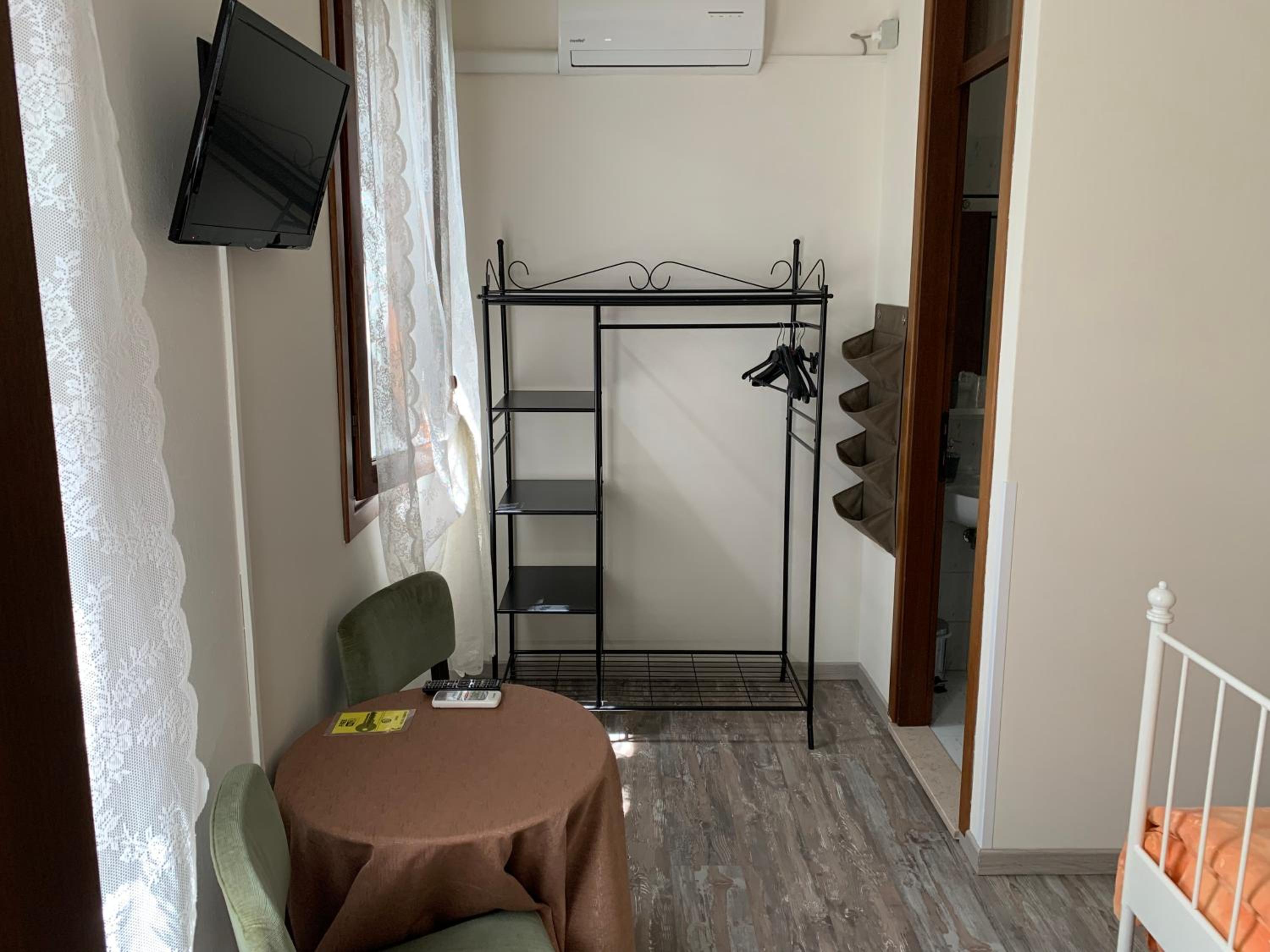 Standard Double Room photo 3