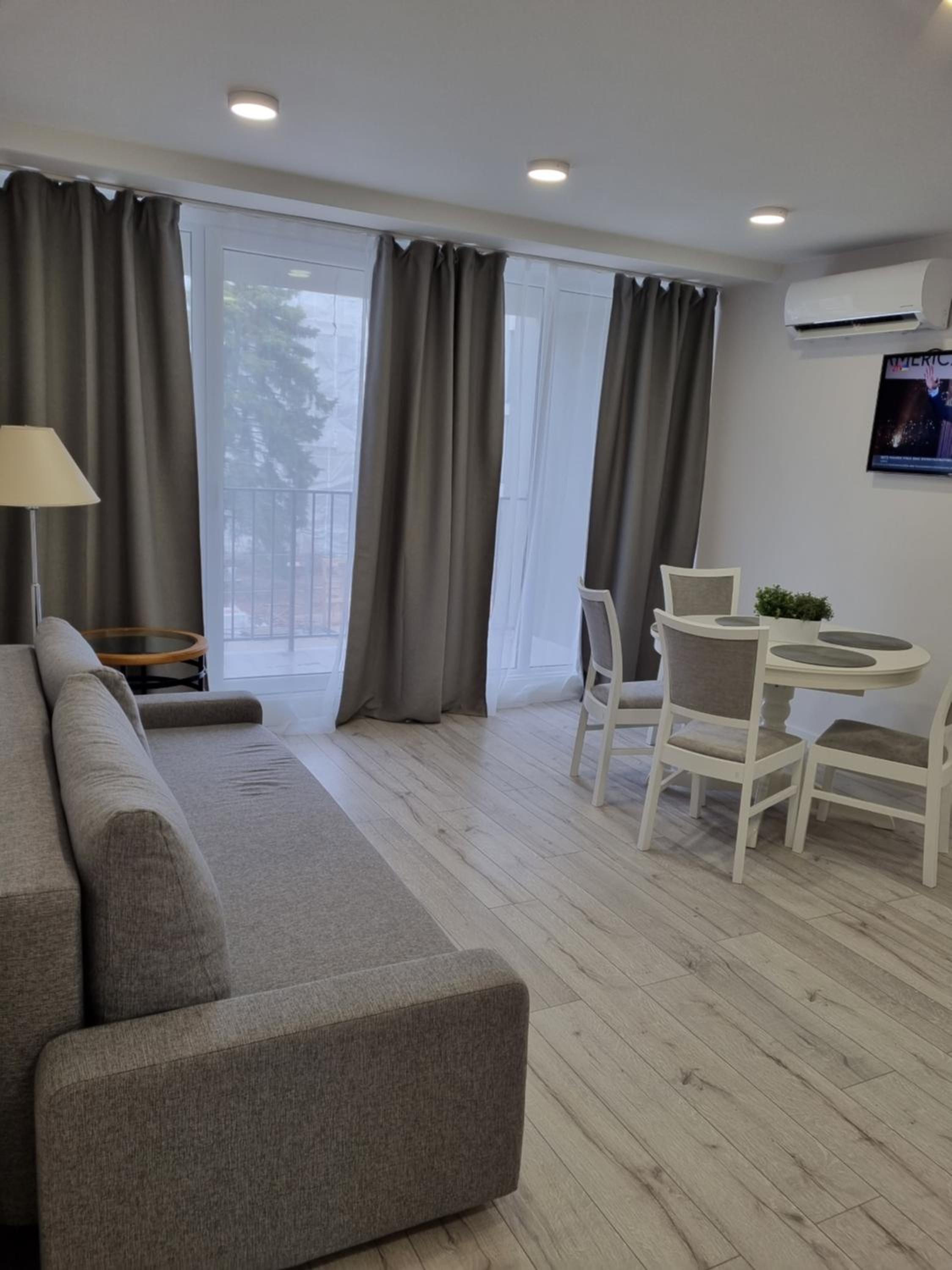 One-Bedroom Apartment - Photo 1