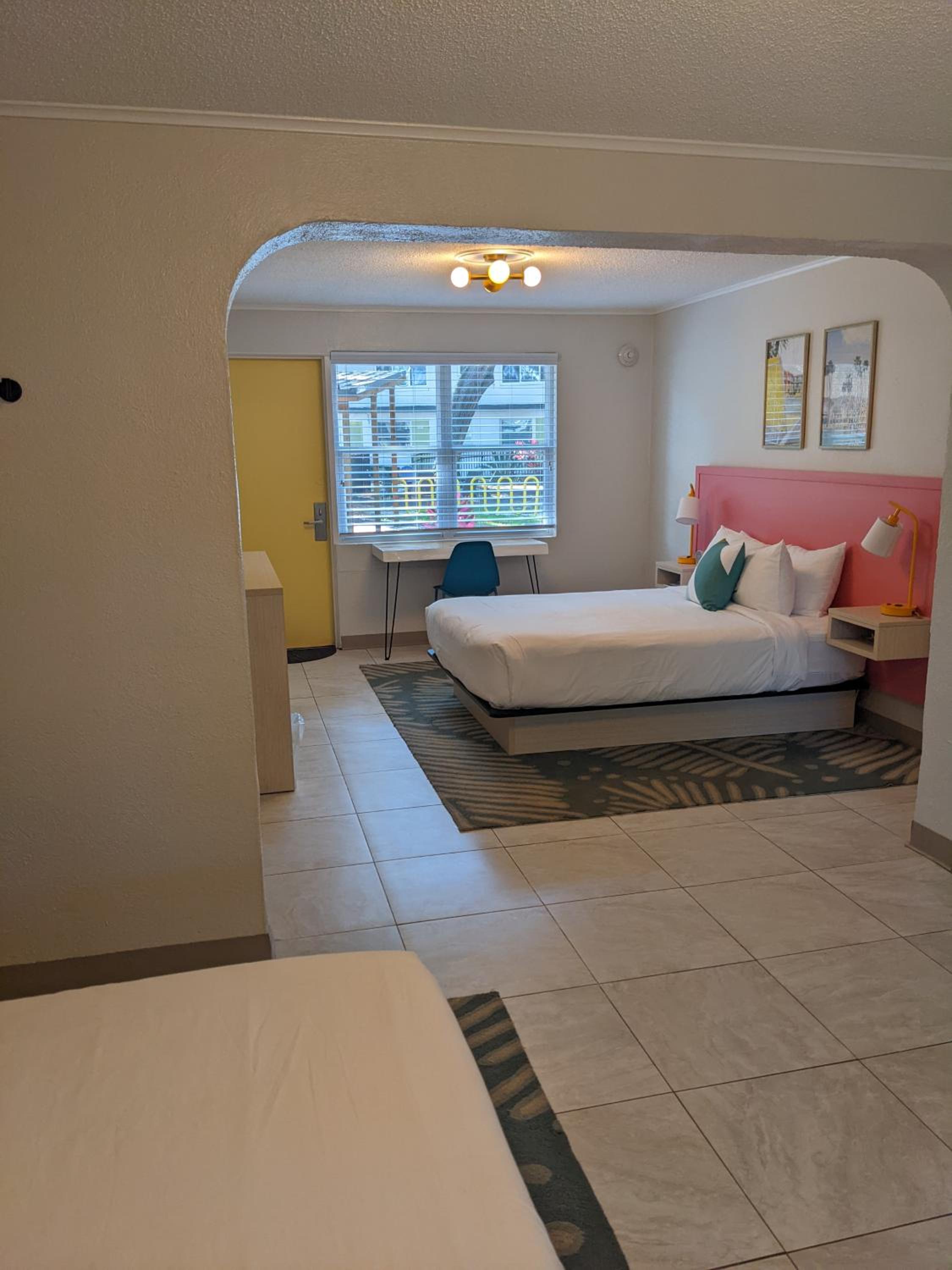 Deluxe Queen Room photo 3