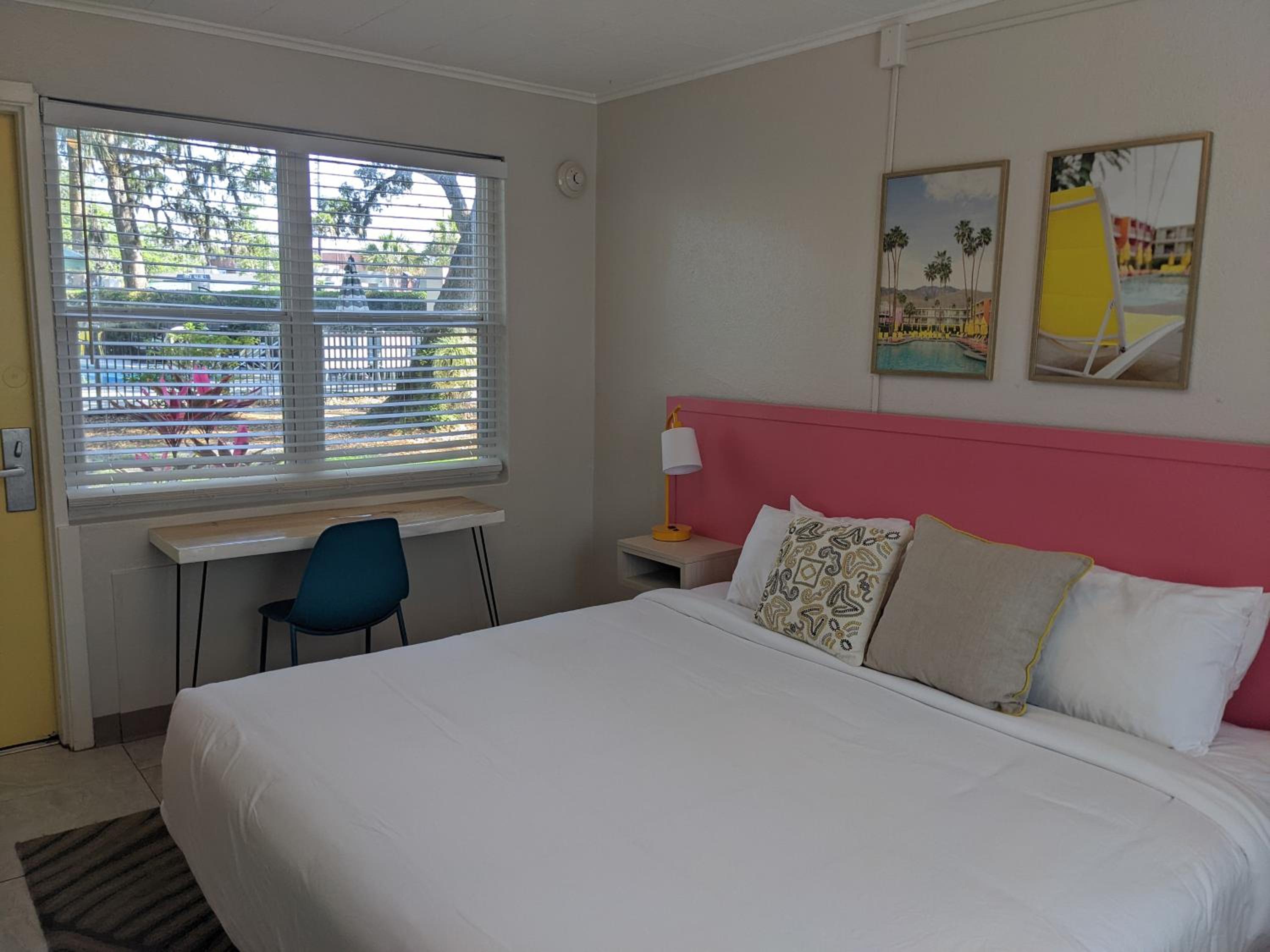 Standard King Room photo 2