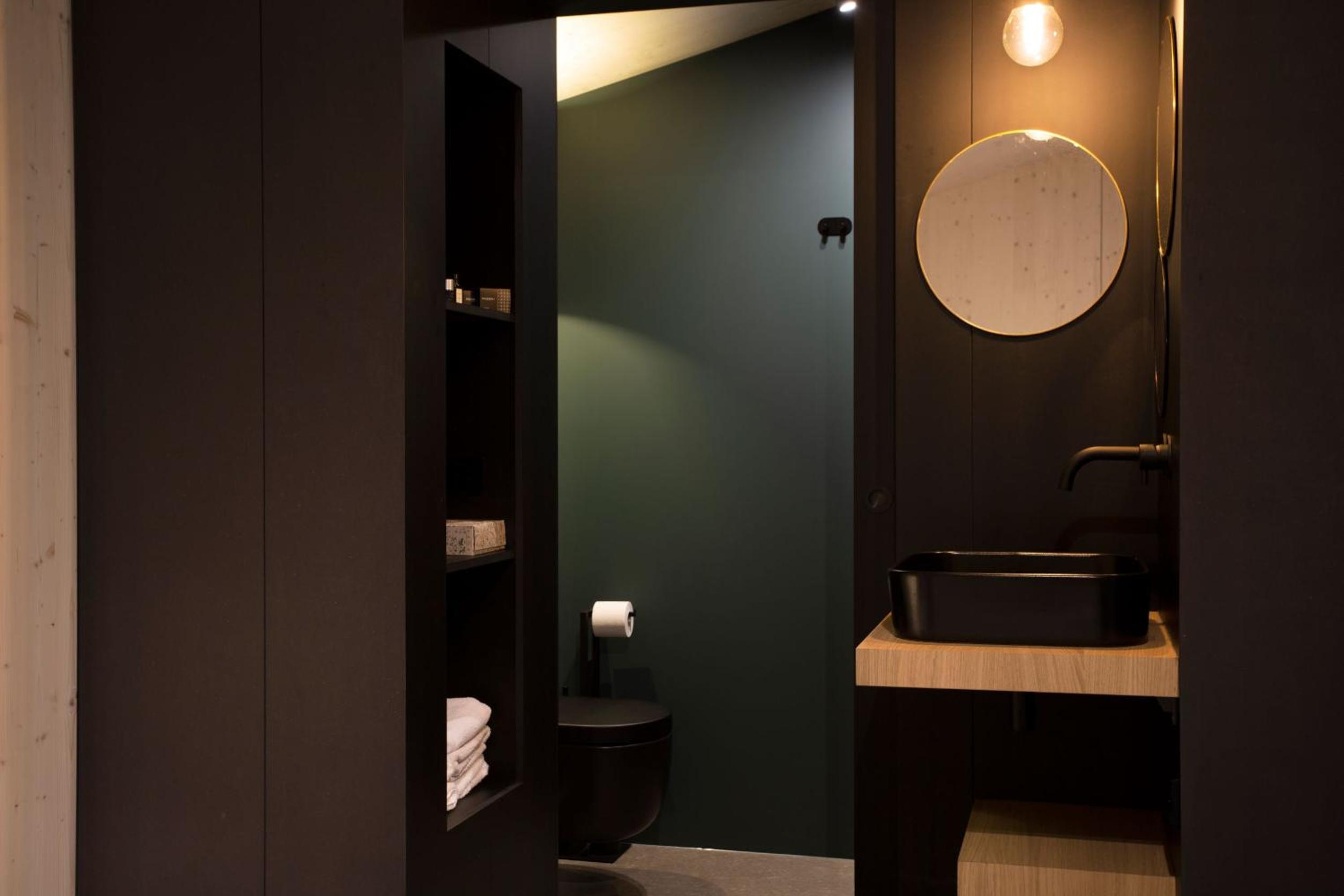Deluxe King Suite - Photo 4