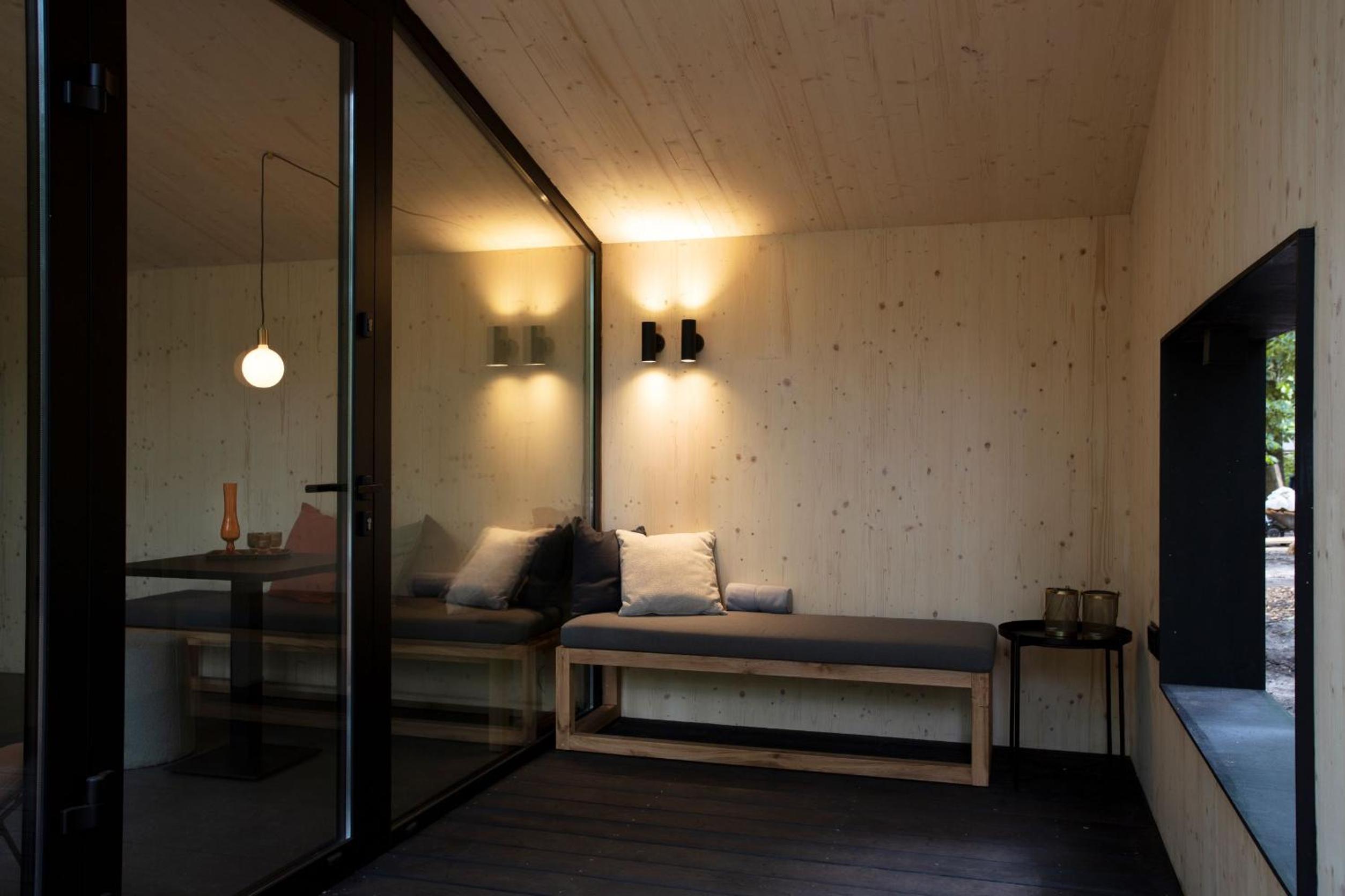 Deluxe King Suite - Photo 22