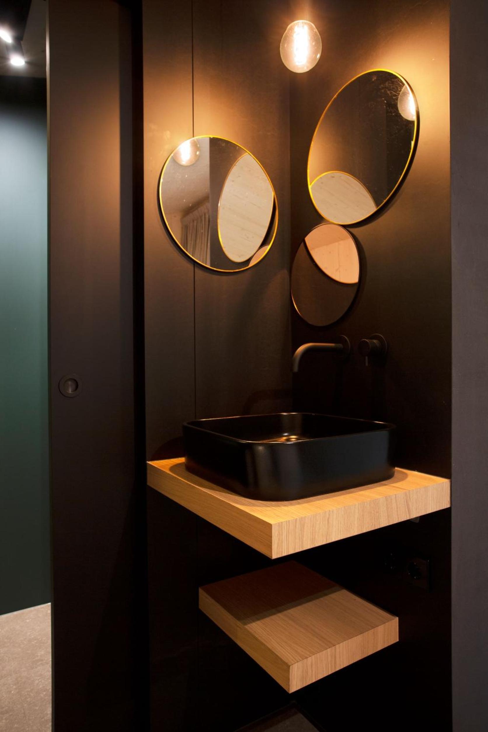 Deluxe King Suite - Photo 10