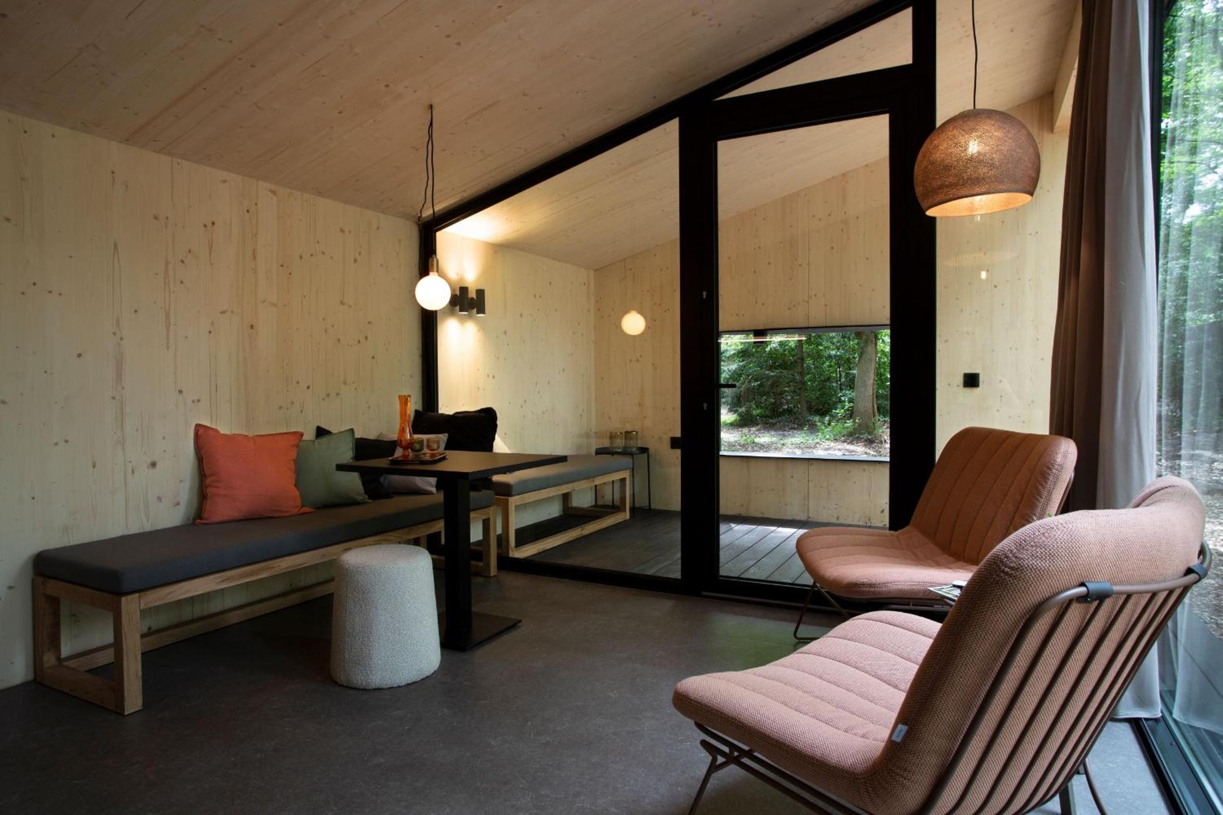 Deluxe King Suite - Photo 12
