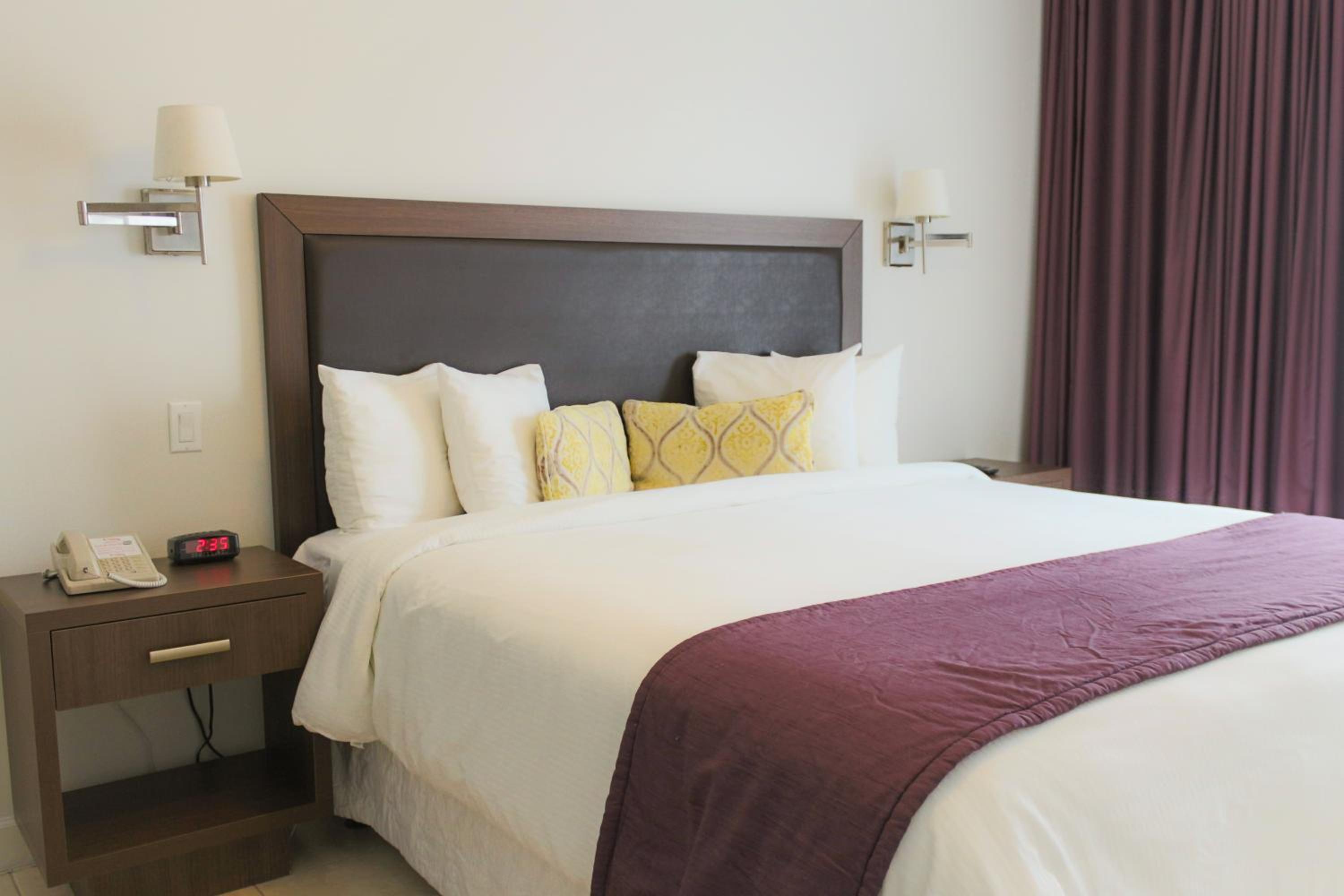 Standard King Room - No Resort Fee - Photo 1