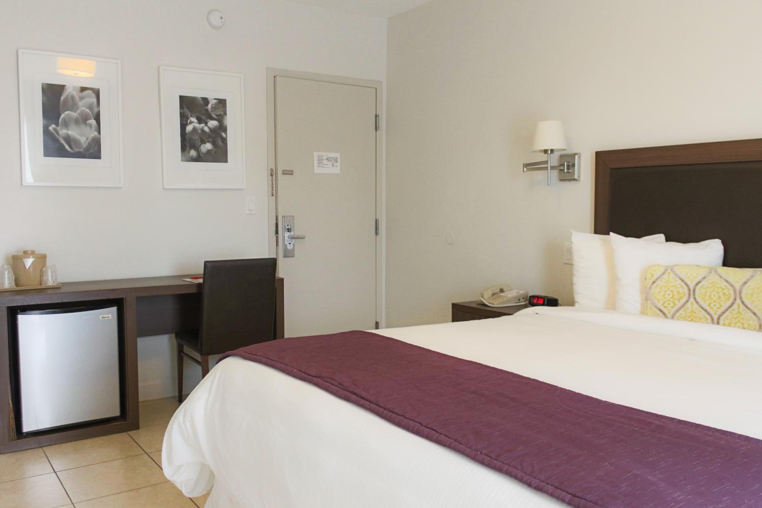 Standard King Room - No Resort Fee - Photo 4