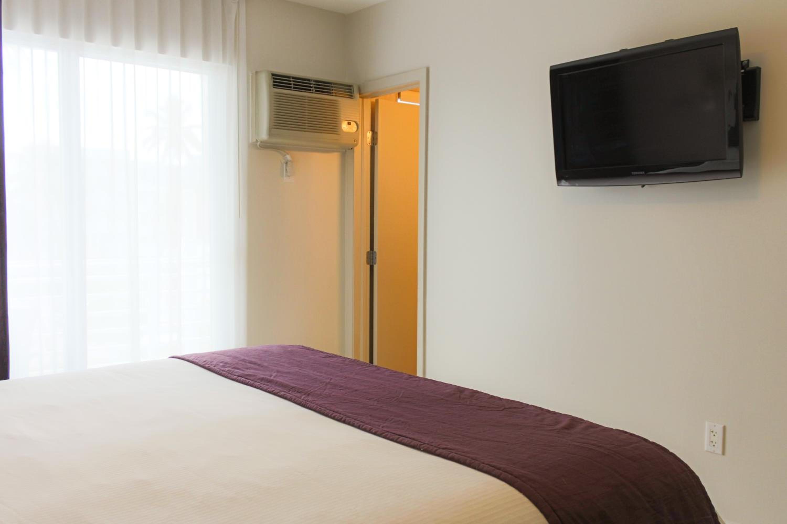 Standard King Room - No Resort Fee - Photo 3