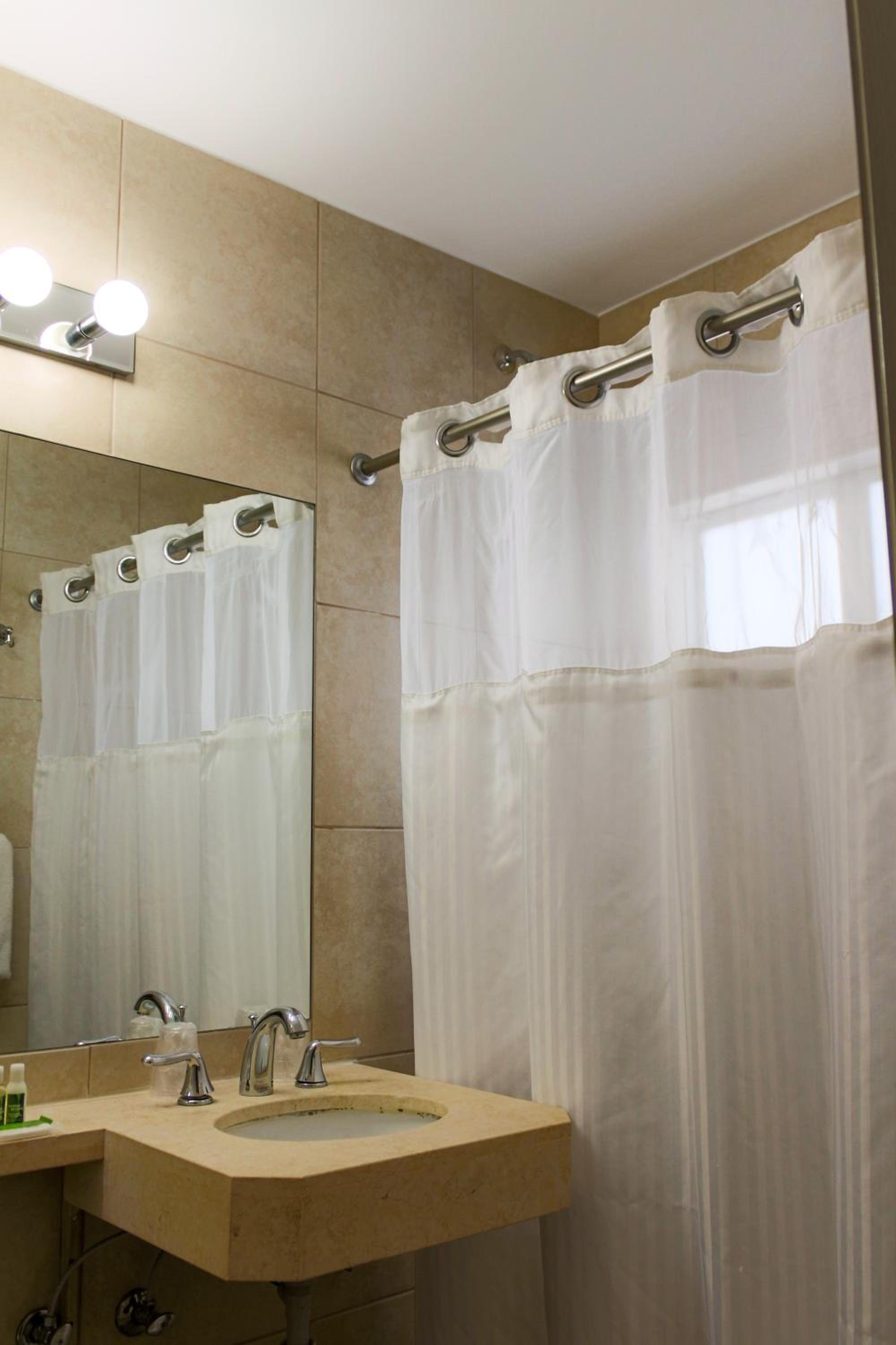 Standard Double Room with Two Double Beds - No Resort Fee - Photo 5