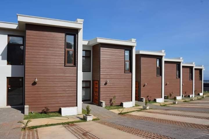 Three-Bedroom House photo 3