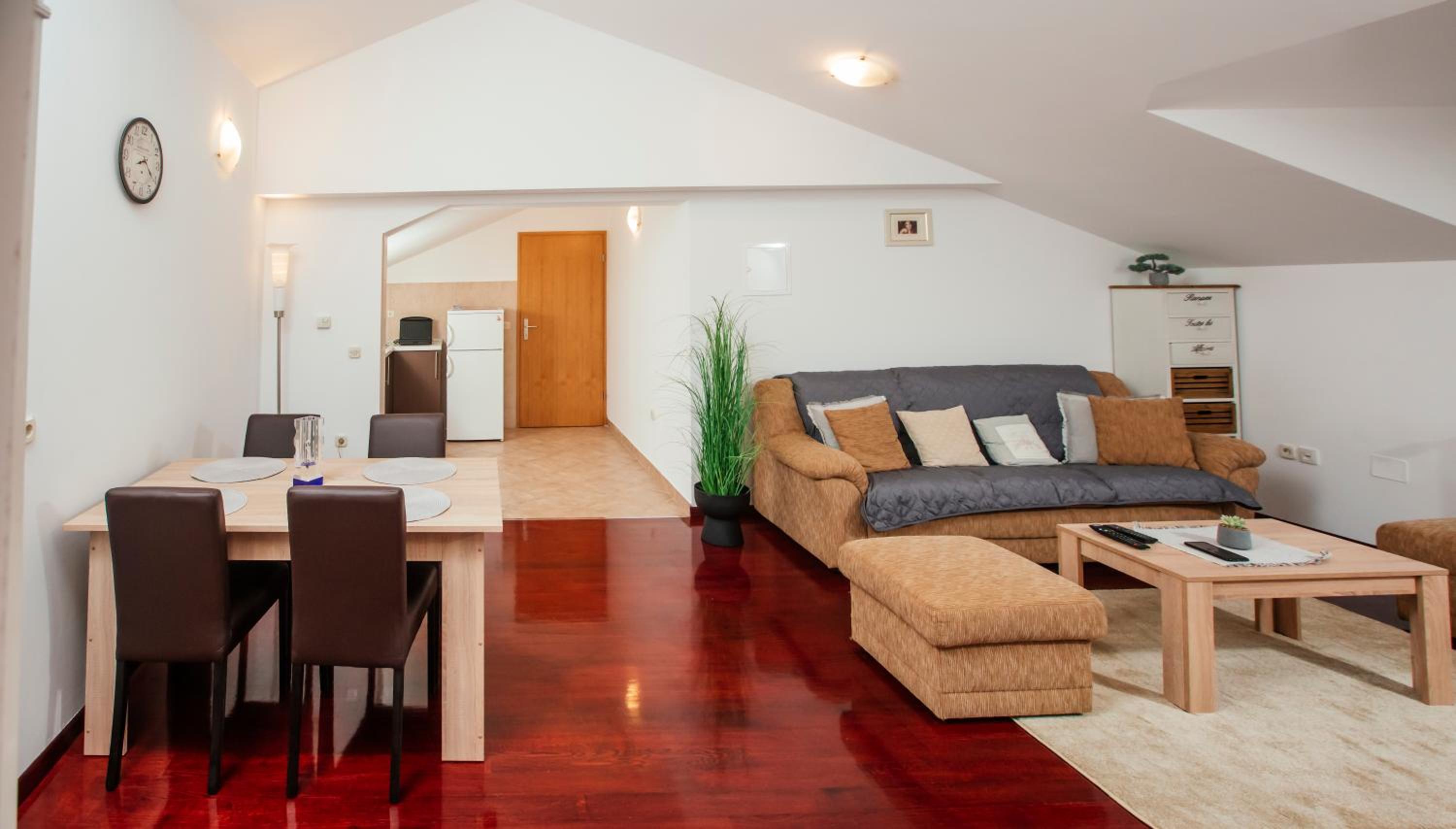 One-Bedroom Apartment - Photo 4