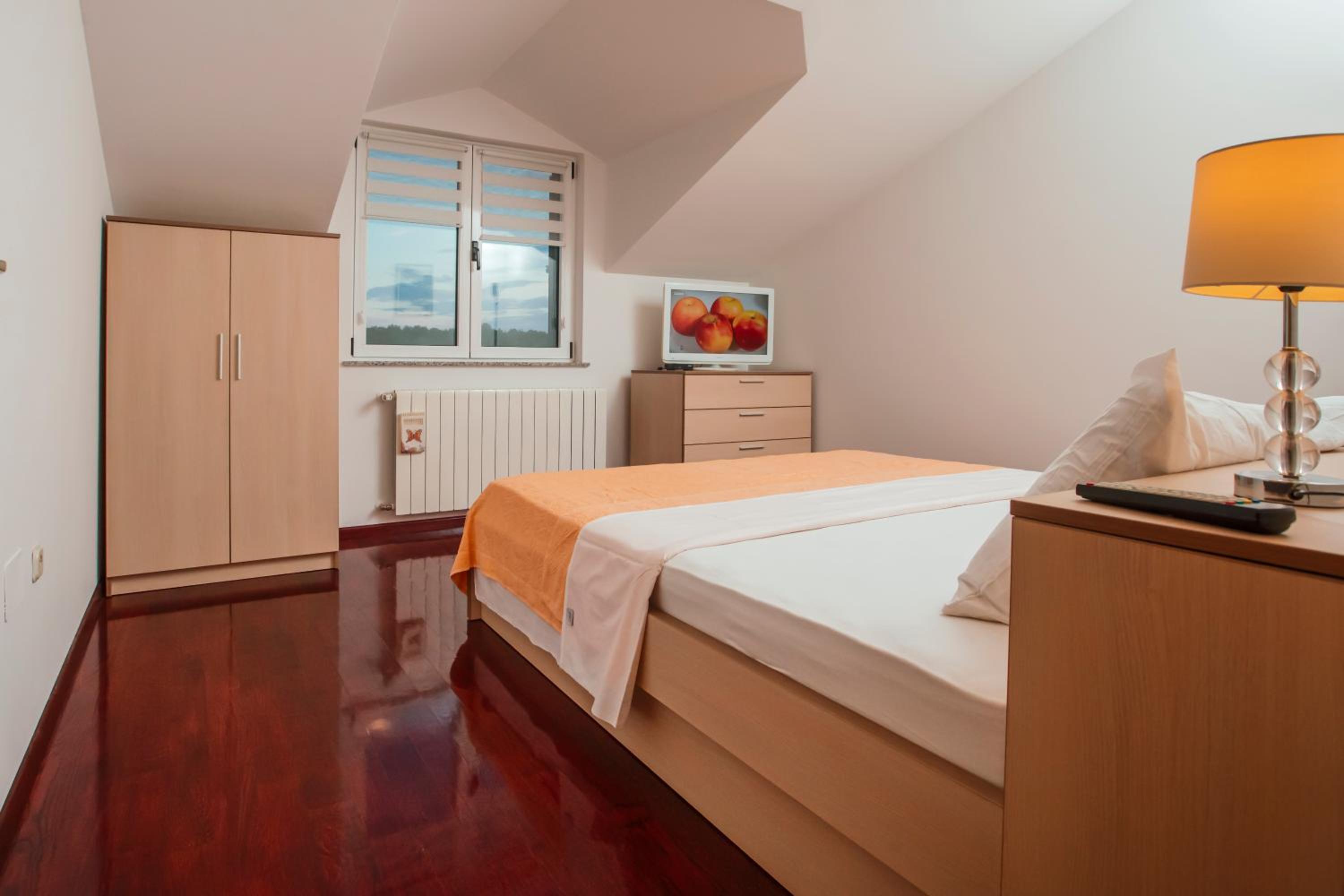 One-Bedroom Apartment - Photo 11