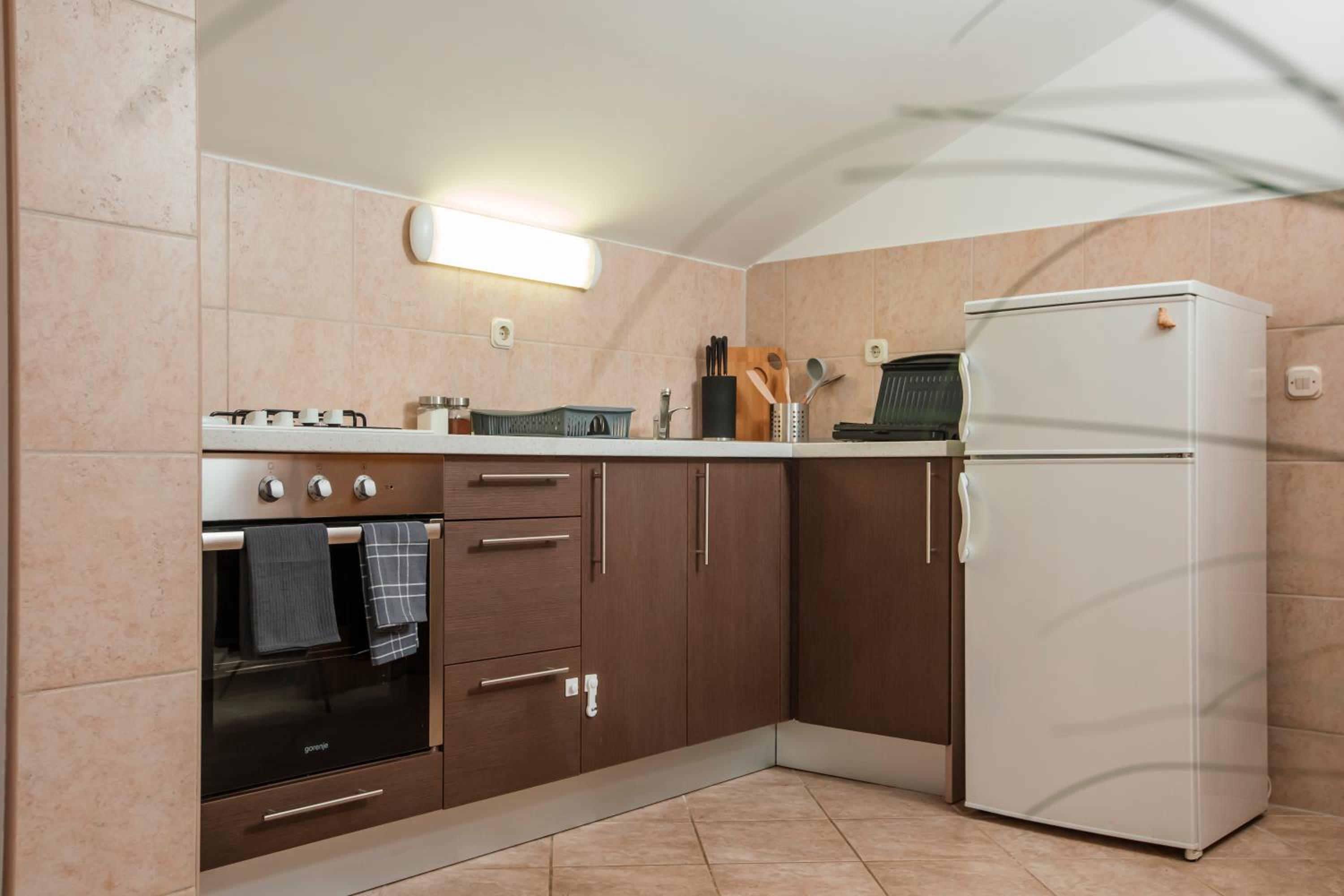 One-Bedroom Apartment - Photo 6