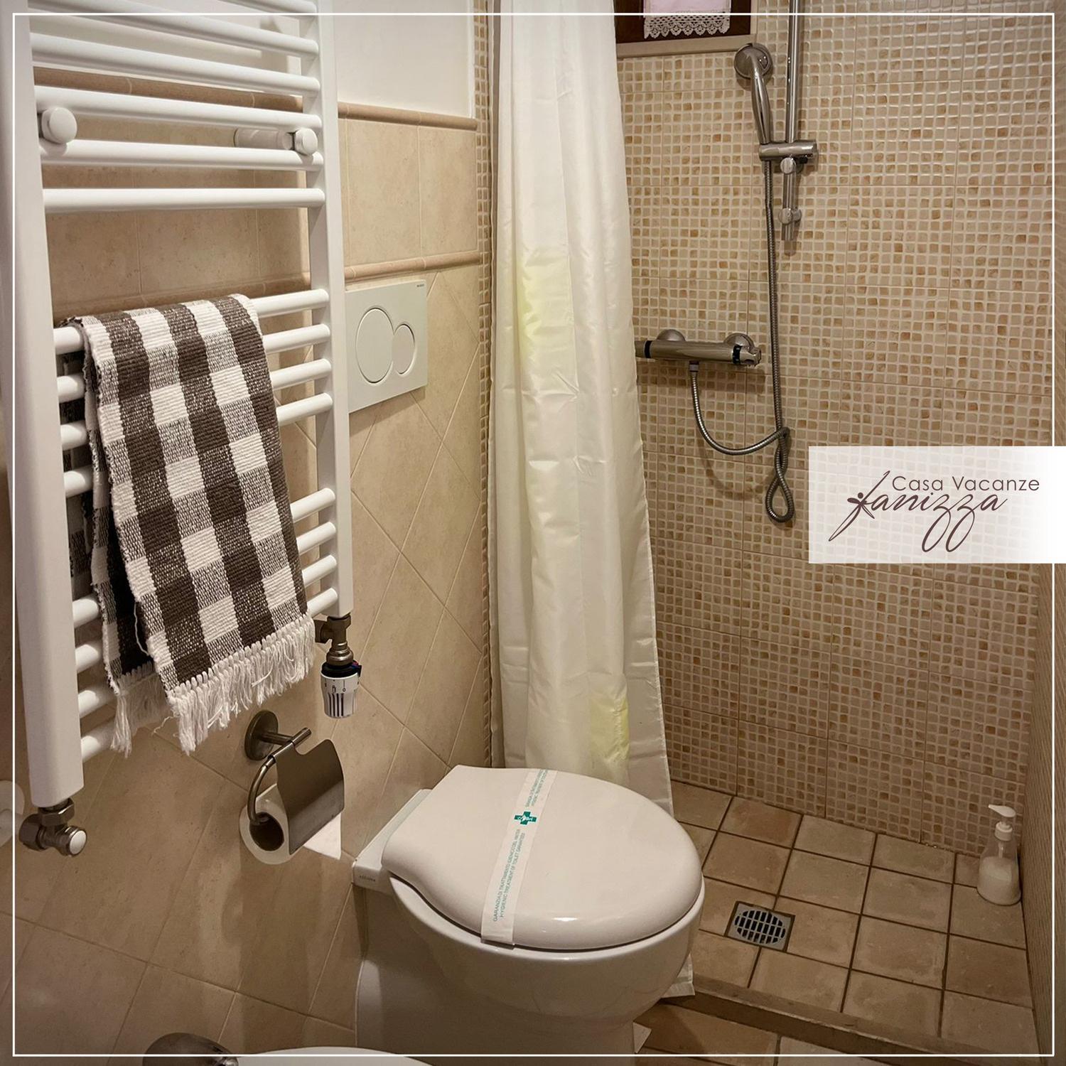 Three-Bedroom House - Photo 28