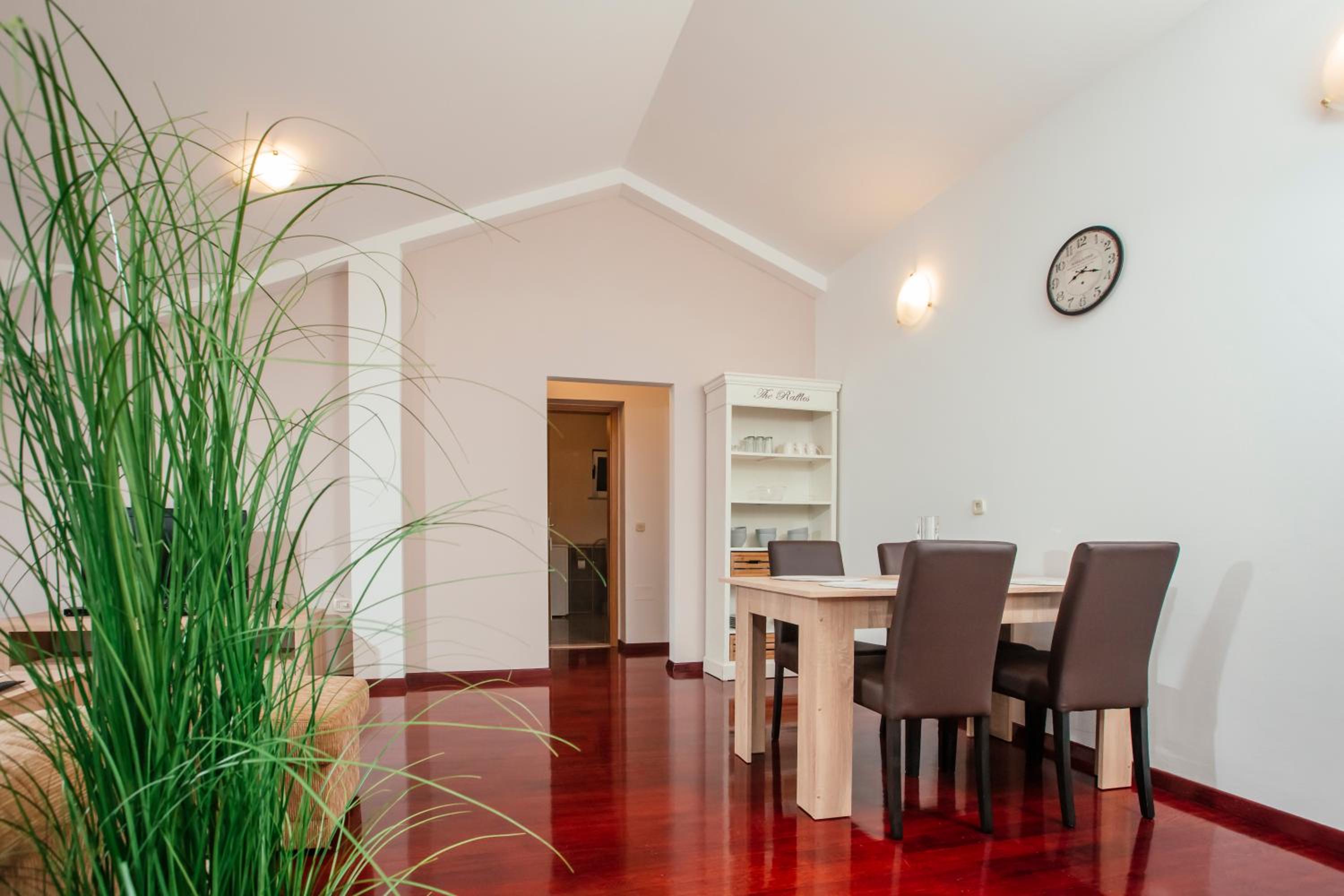 One-Bedroom Apartment - Photo 5