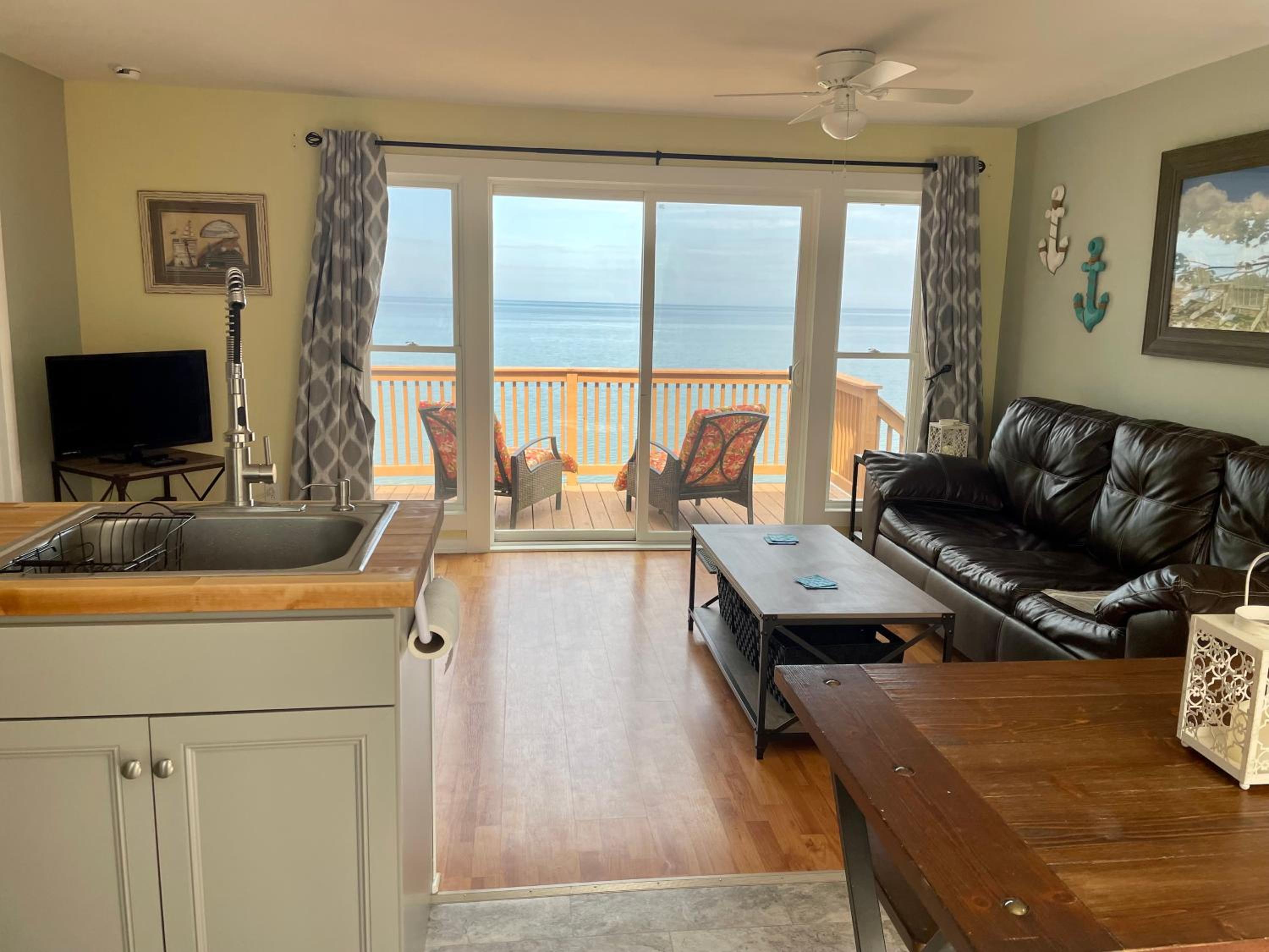 One-Bedroom House photo 1