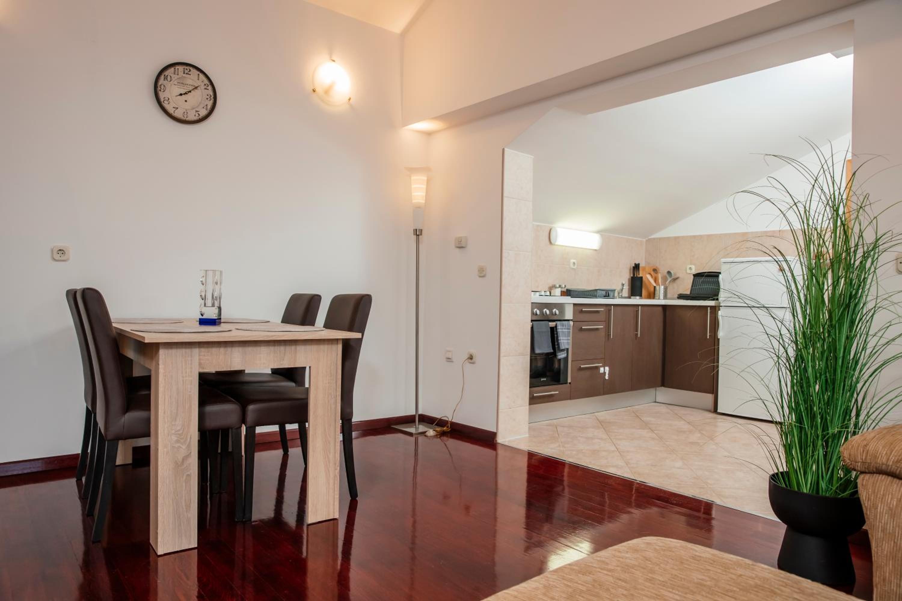 One-Bedroom Apartment - Photo 43