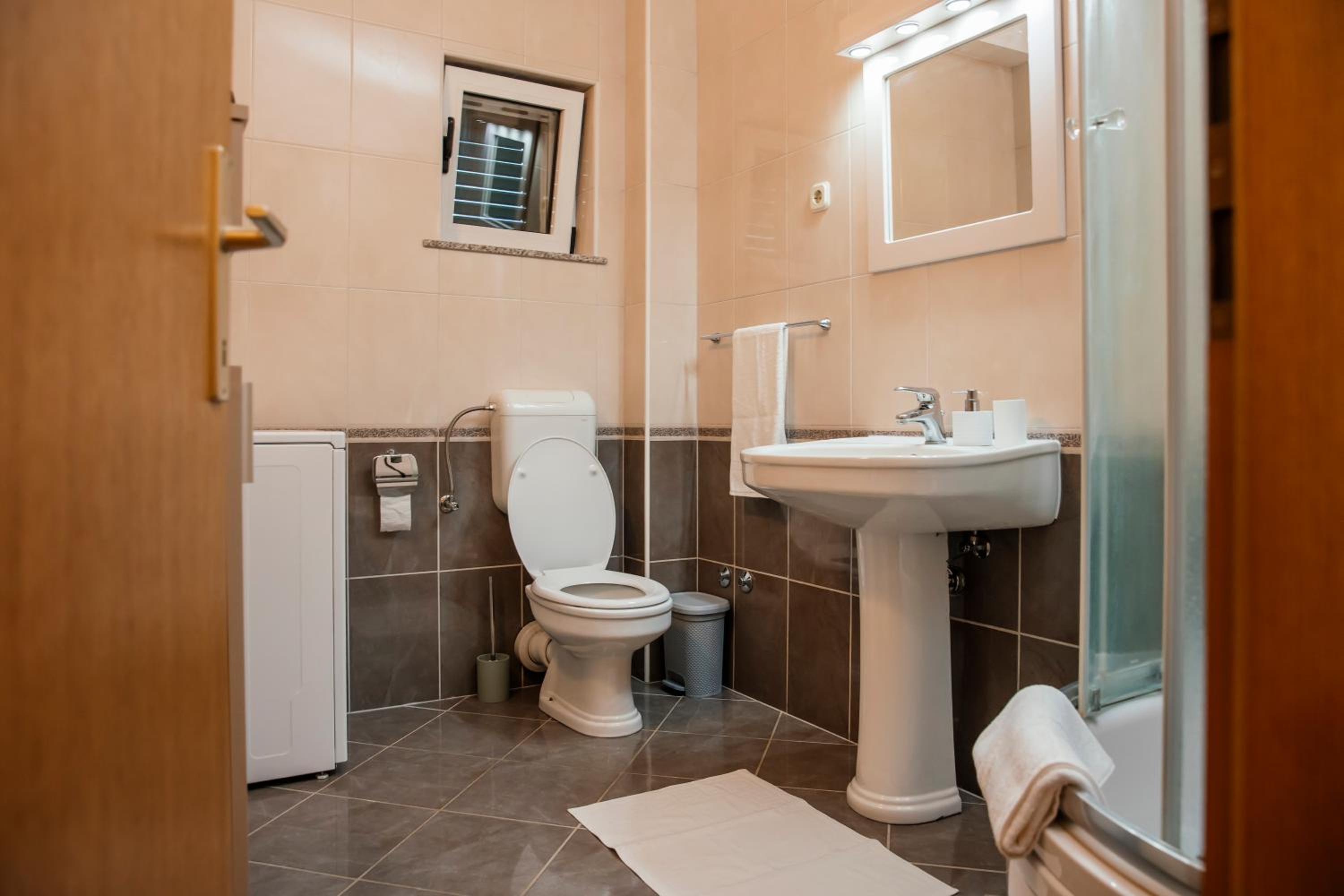 One-Bedroom Apartment - Photo 15