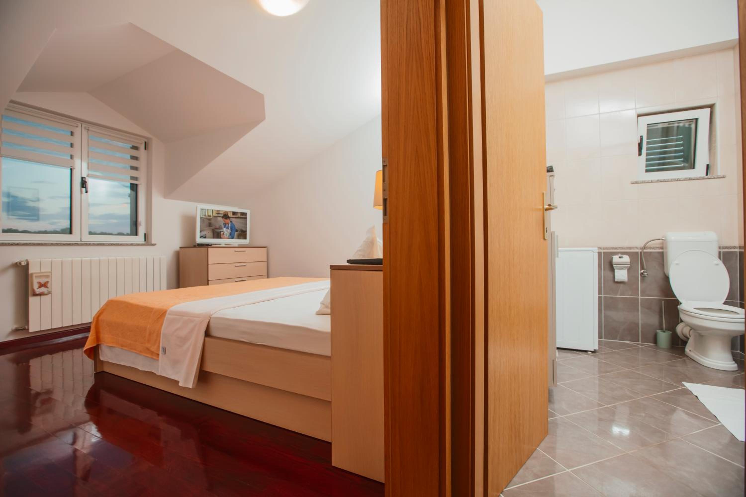 One-Bedroom Apartment - Photo 9