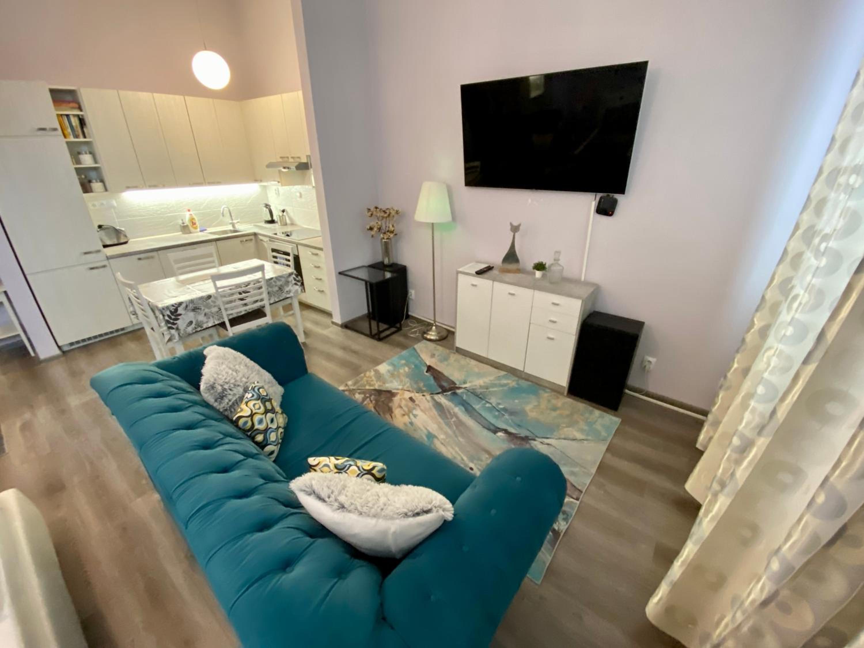 Apartment with Balcony - Photo 27