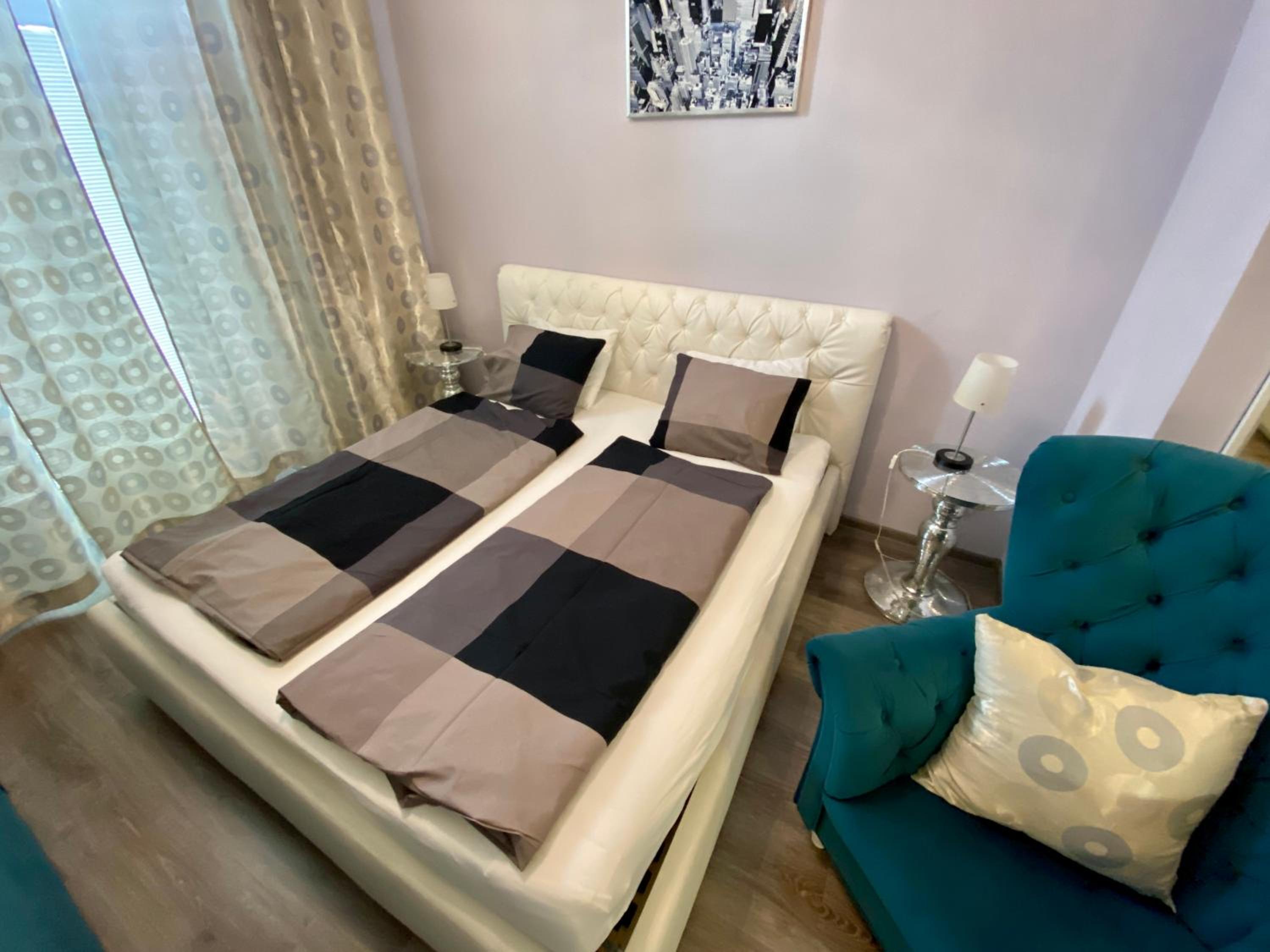 Apartment with Balcony - Photo 28