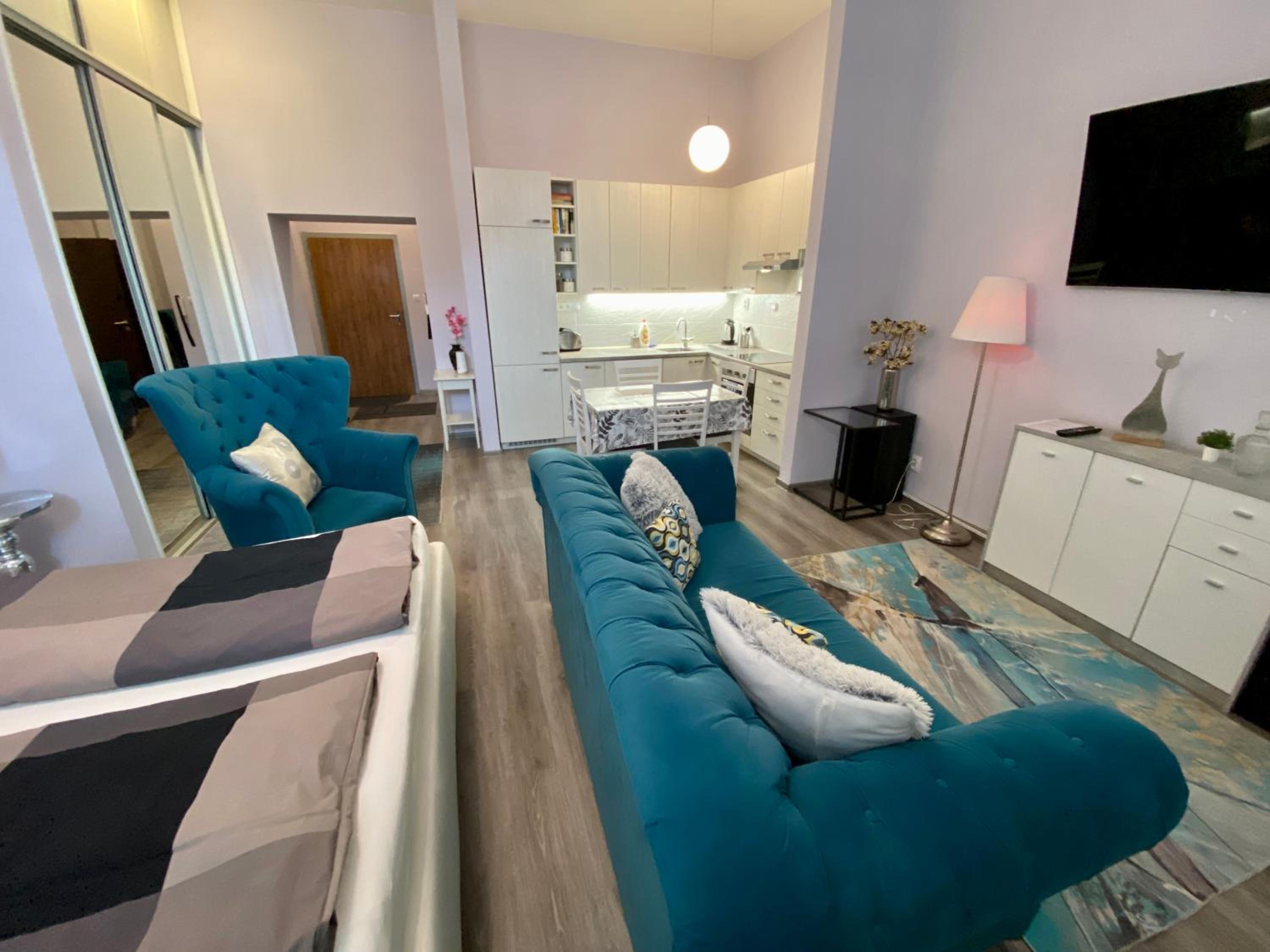 Apartment with Balcony - Photo 19