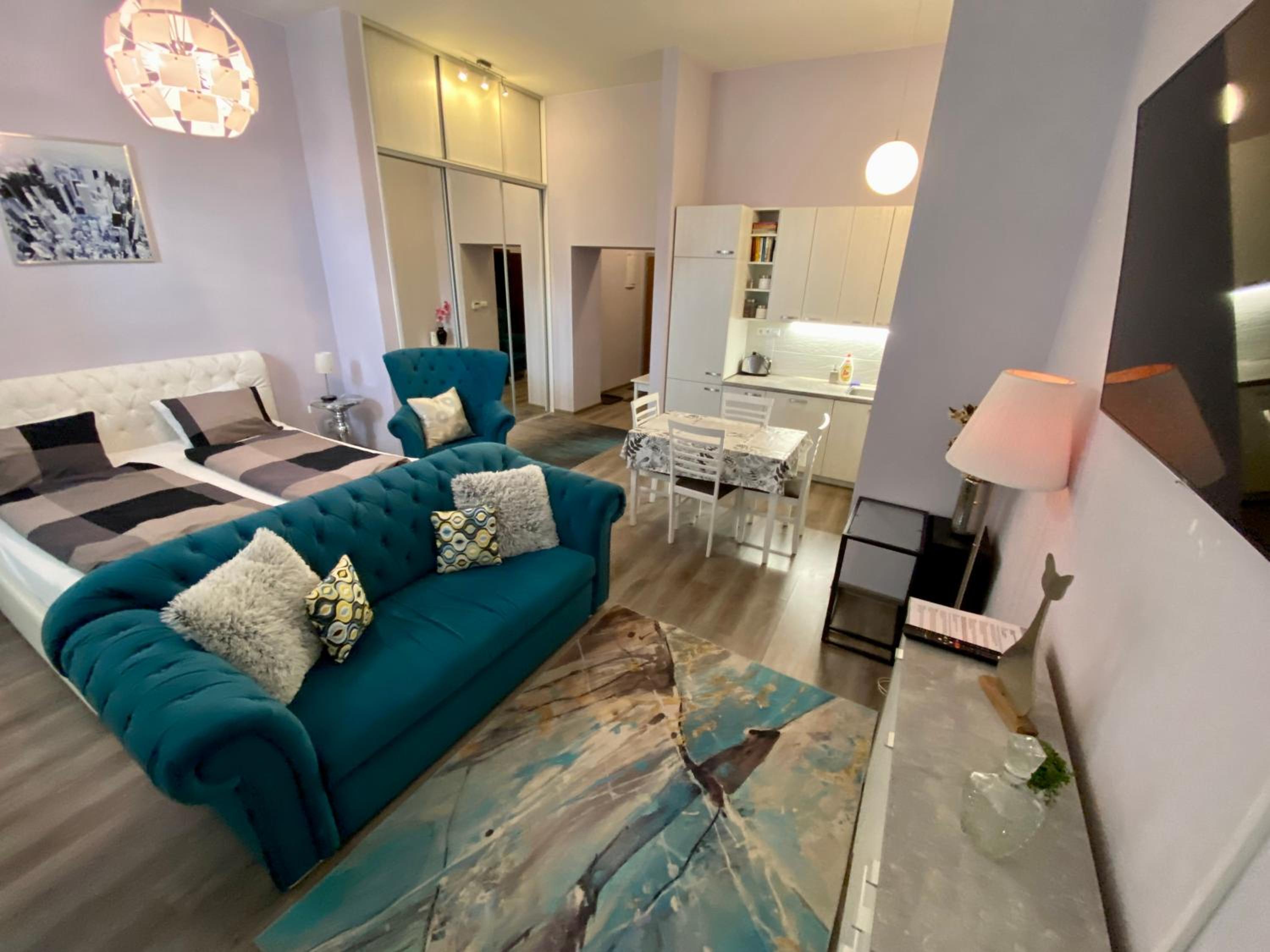 Apartment with Balcony - Photo 18