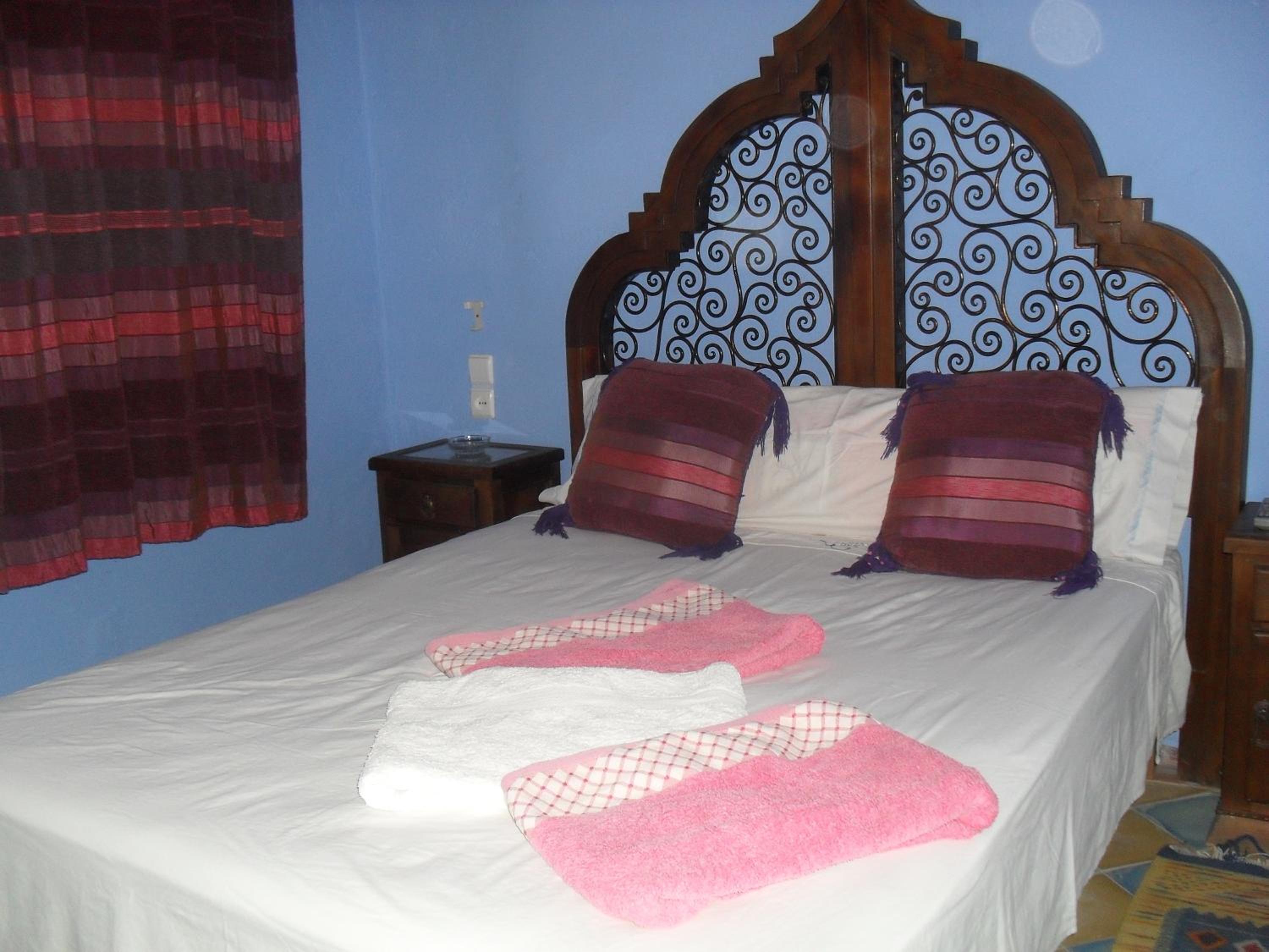 Standard Double Room - Photo 13