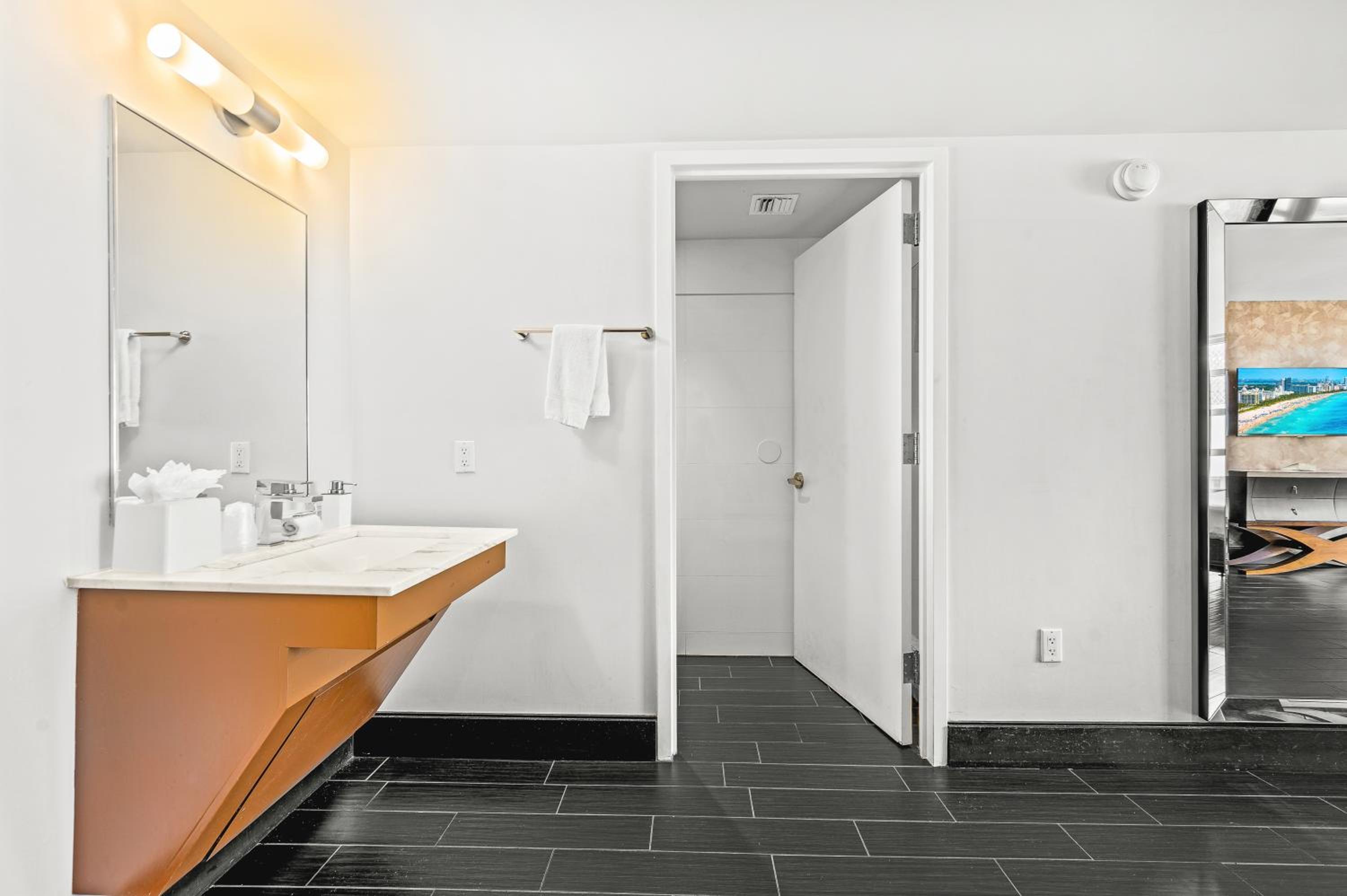 Deluxe King Room with Balcony