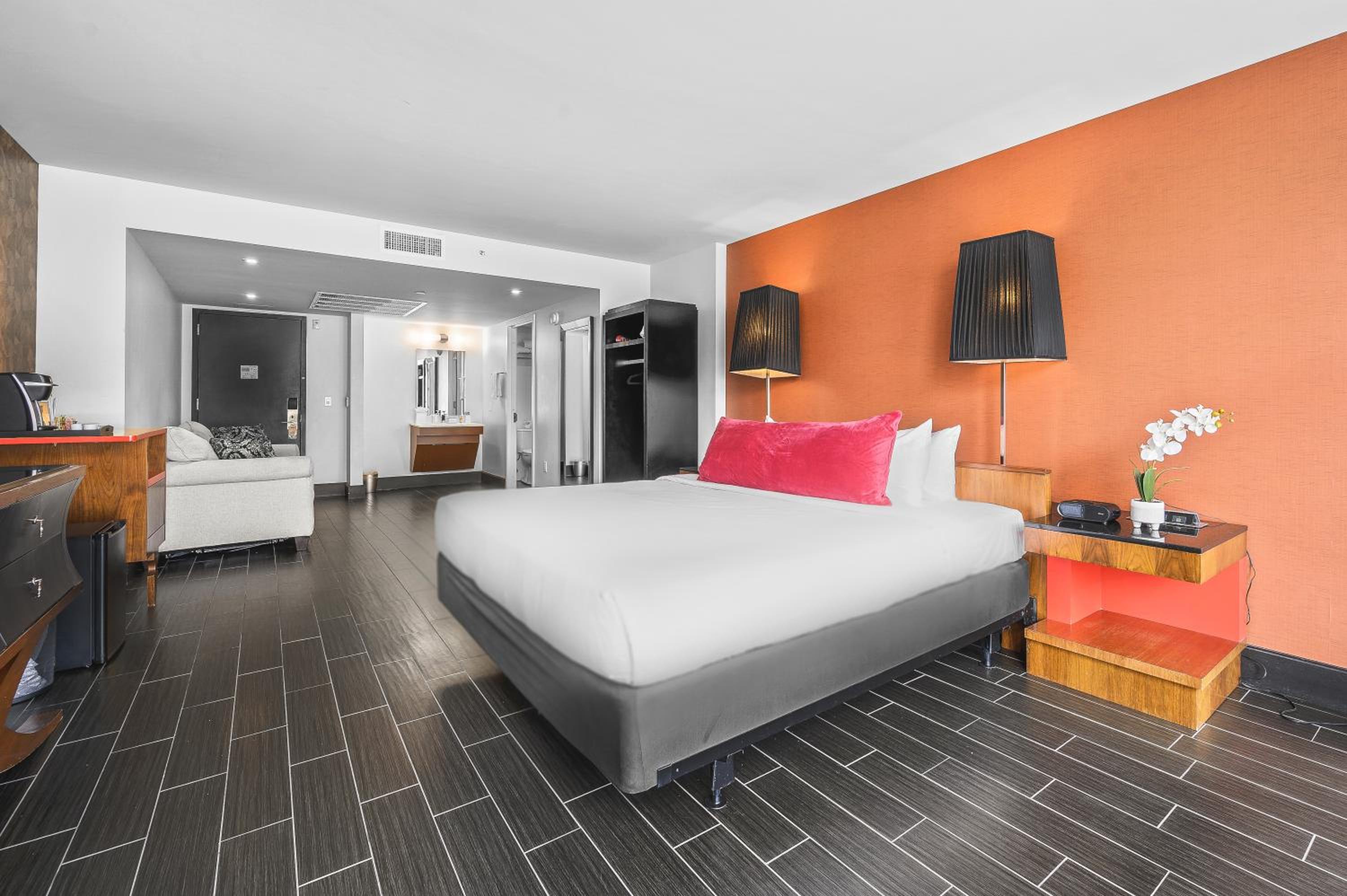 Deluxe King Room with Balcony