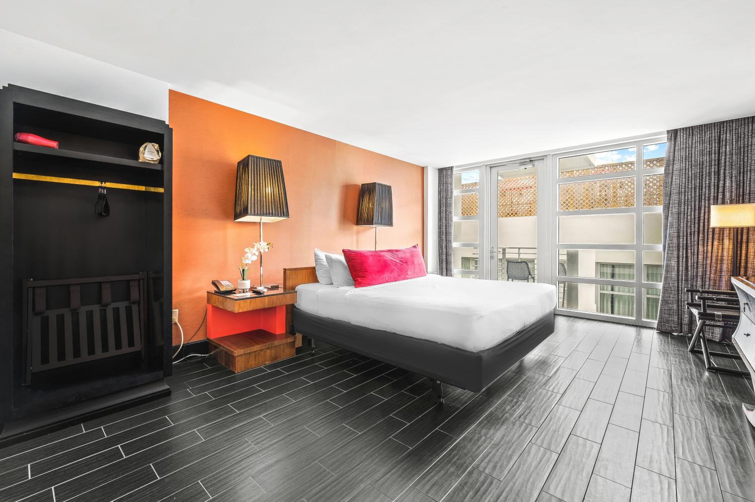 Deluxe King Room with Balcony