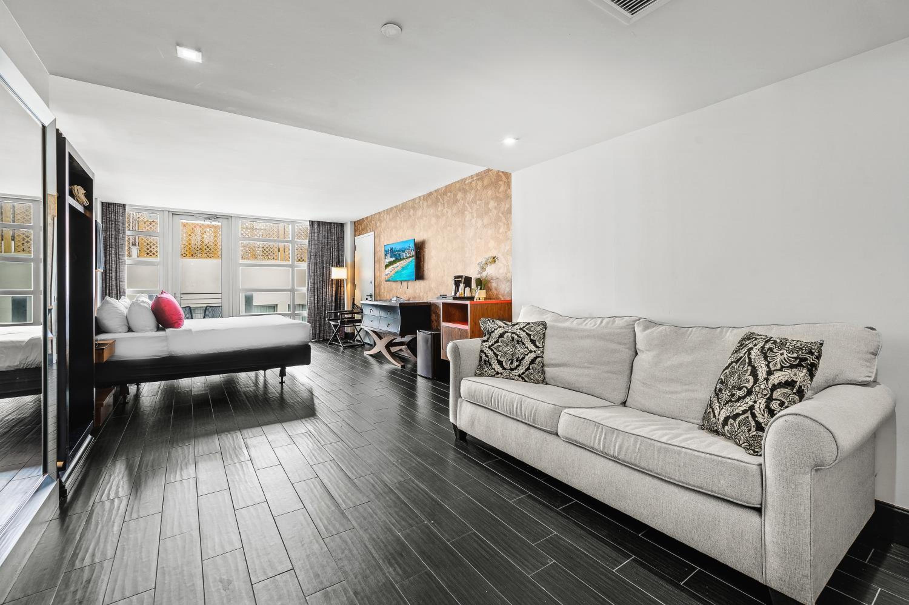 Deluxe King Room with Balcony