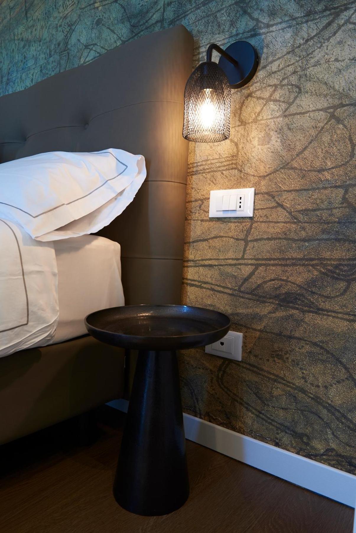 Deluxe King Room - Photo 6