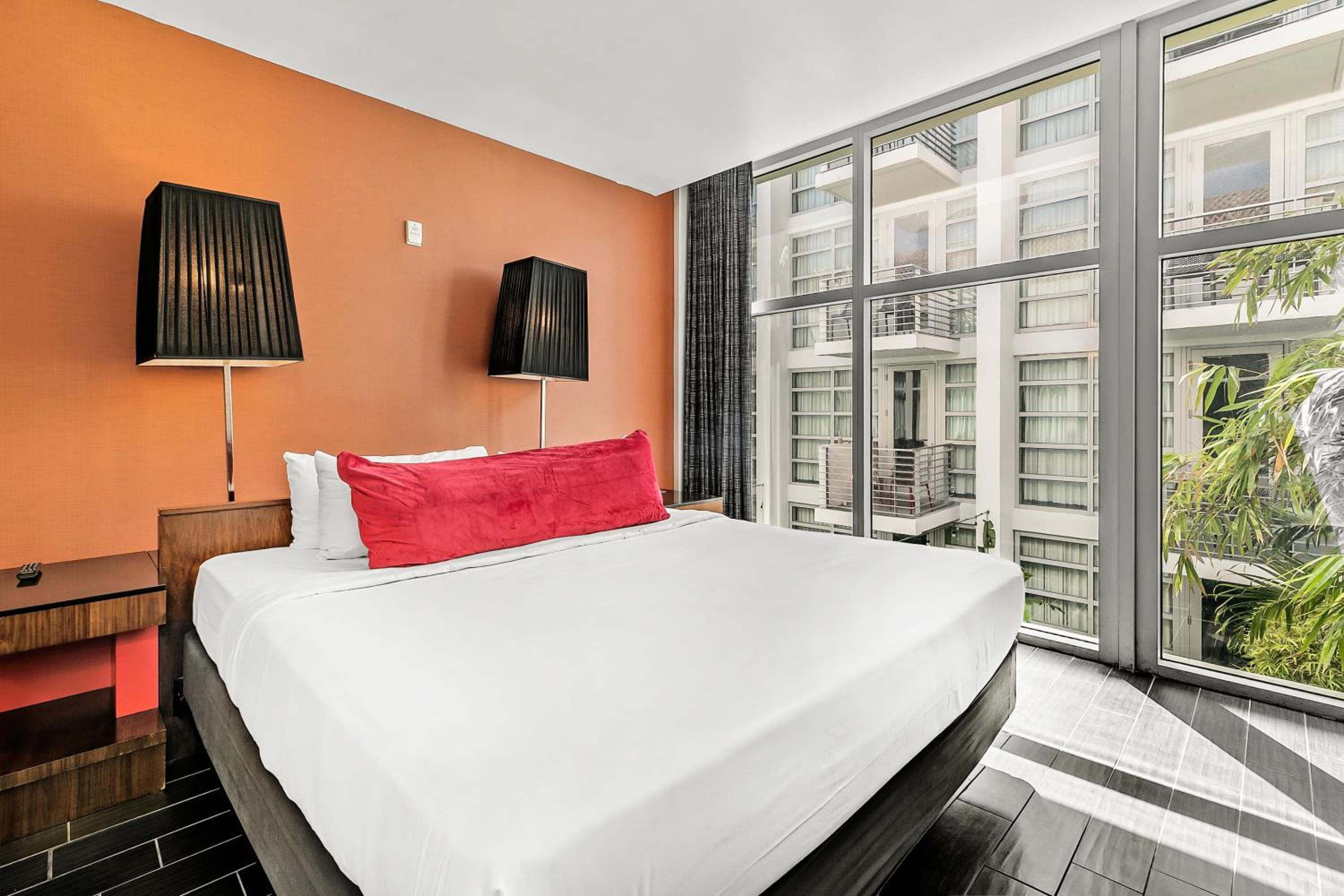 Premium Rooftop King Room with Terrace thumbnail 5