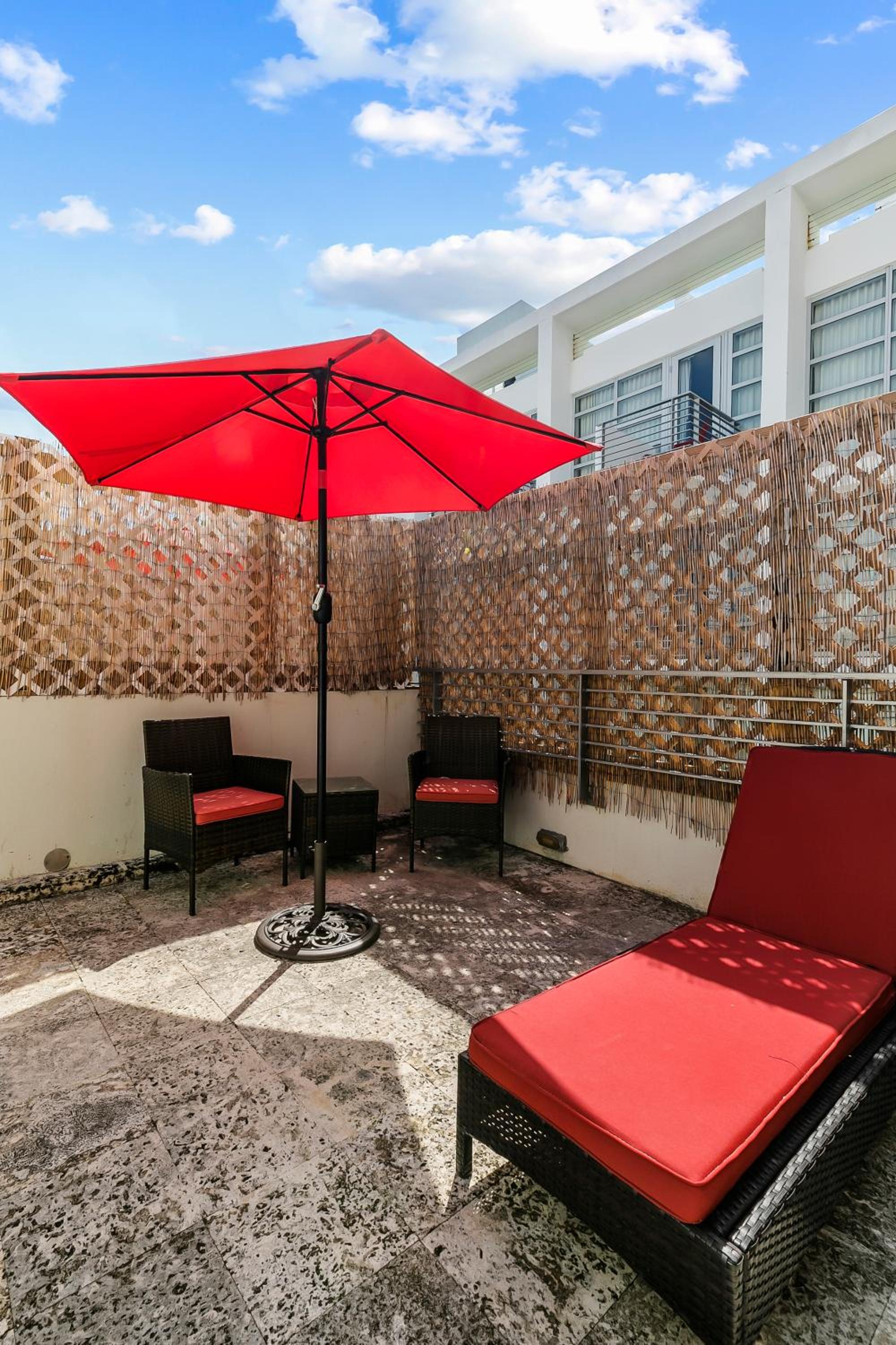 Premium Rooftop King Room with Terrace thumbnail 6
