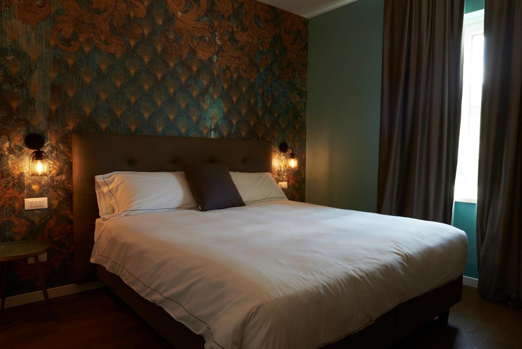 Deluxe King Room - Photo 4