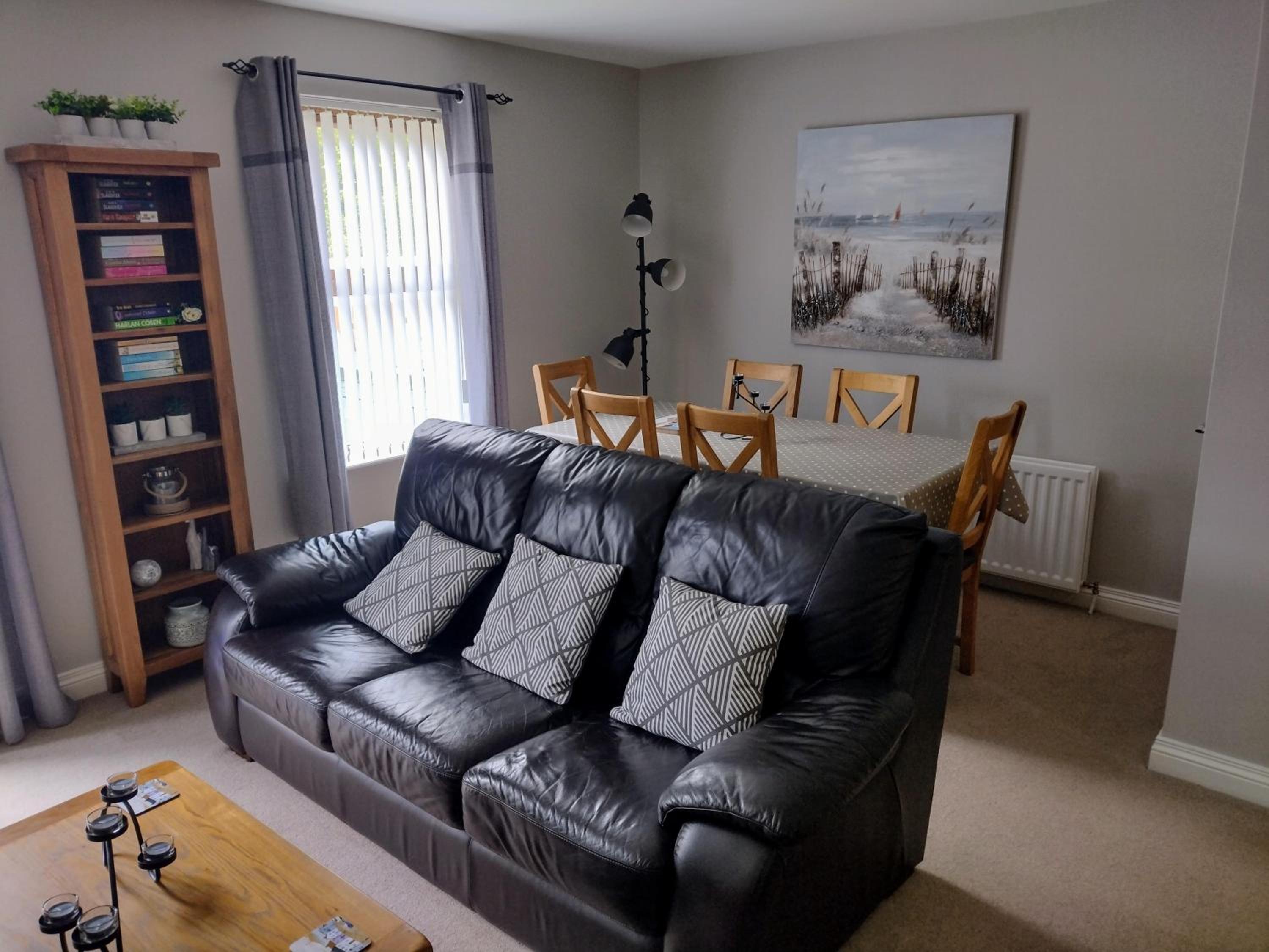 Three-Bedroom House photo 3