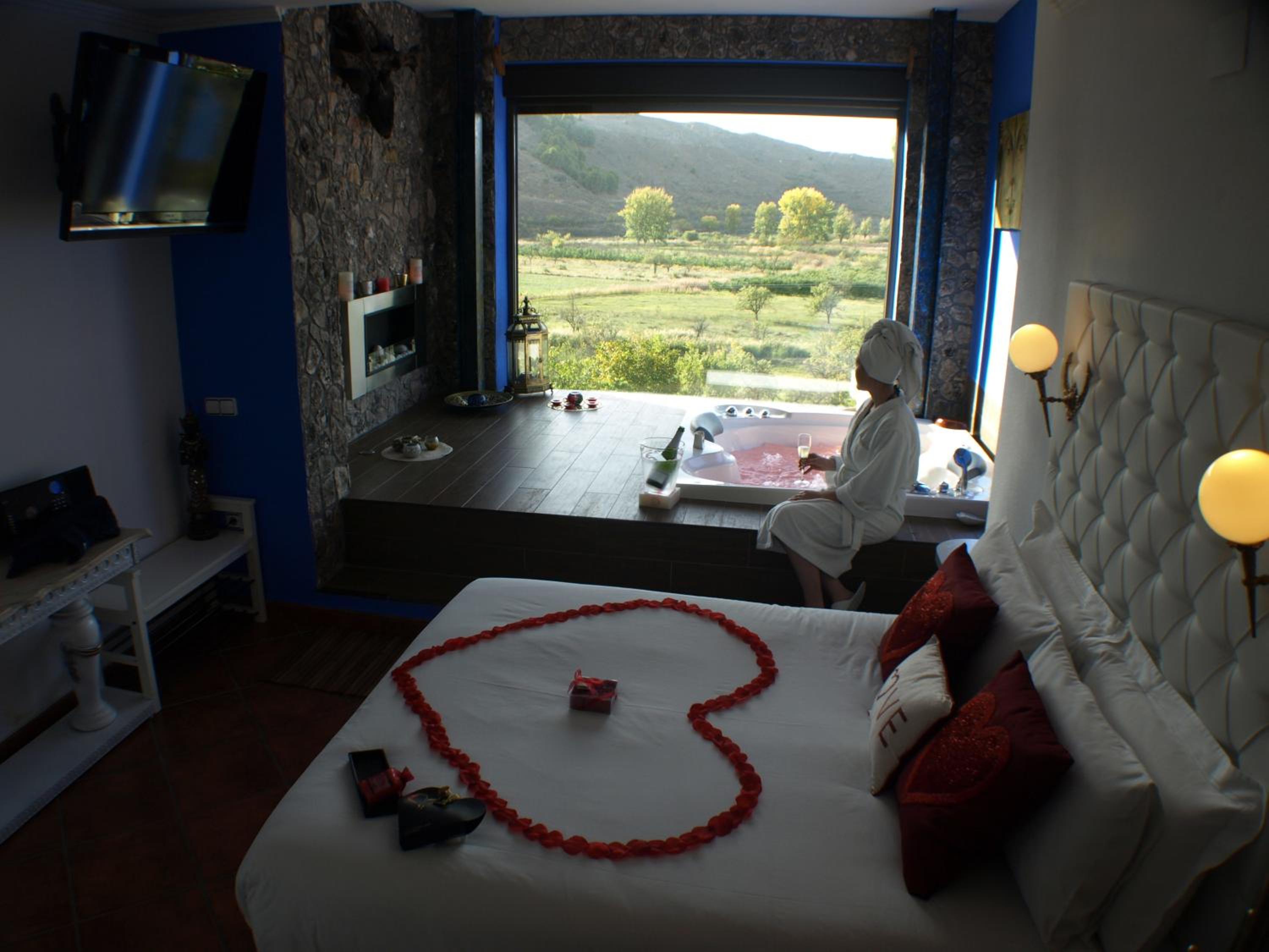 Two-Bedroom House (2-6 Adults) - Photo 87