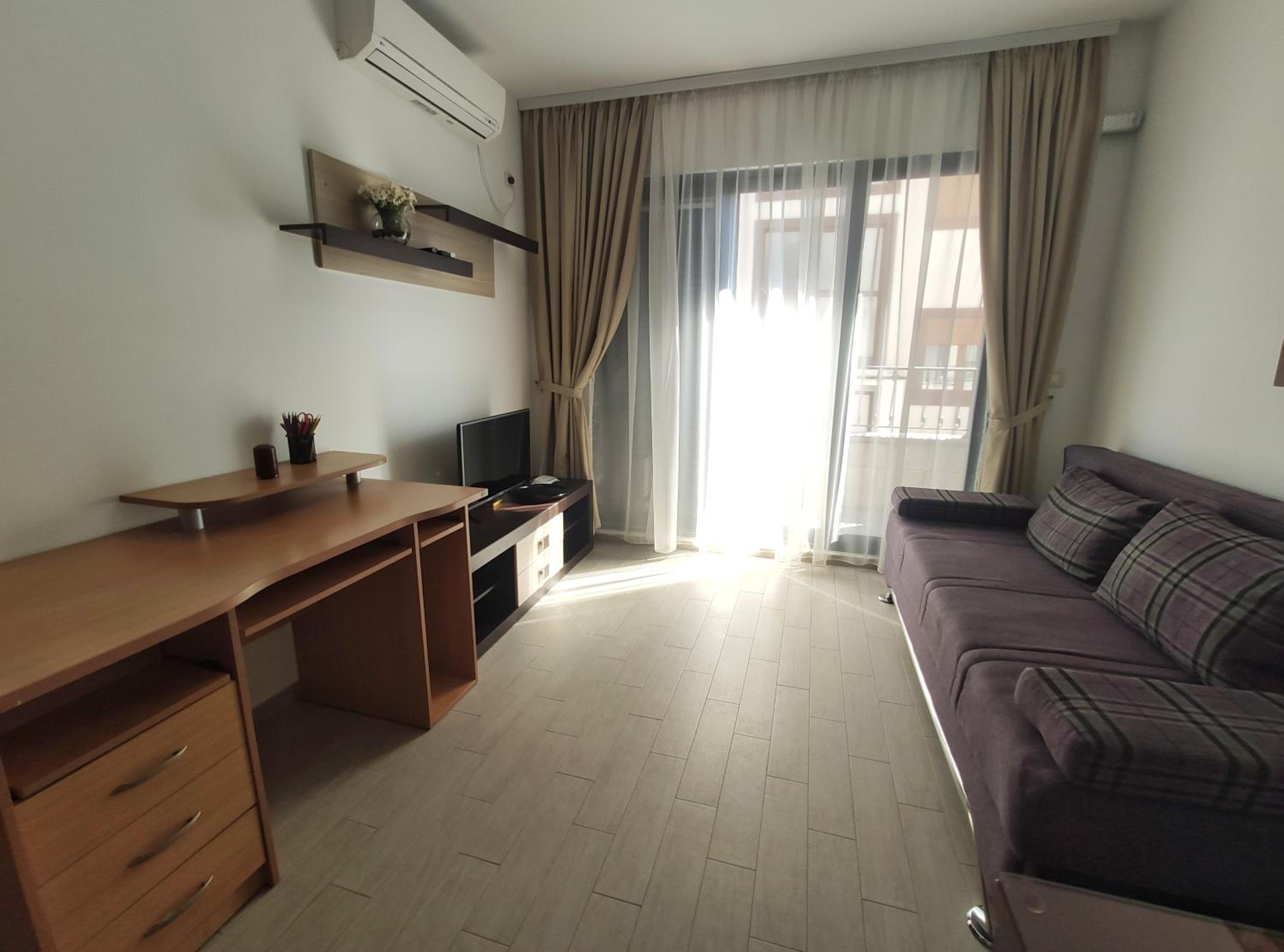 One-Bedroom Apartment photo 2