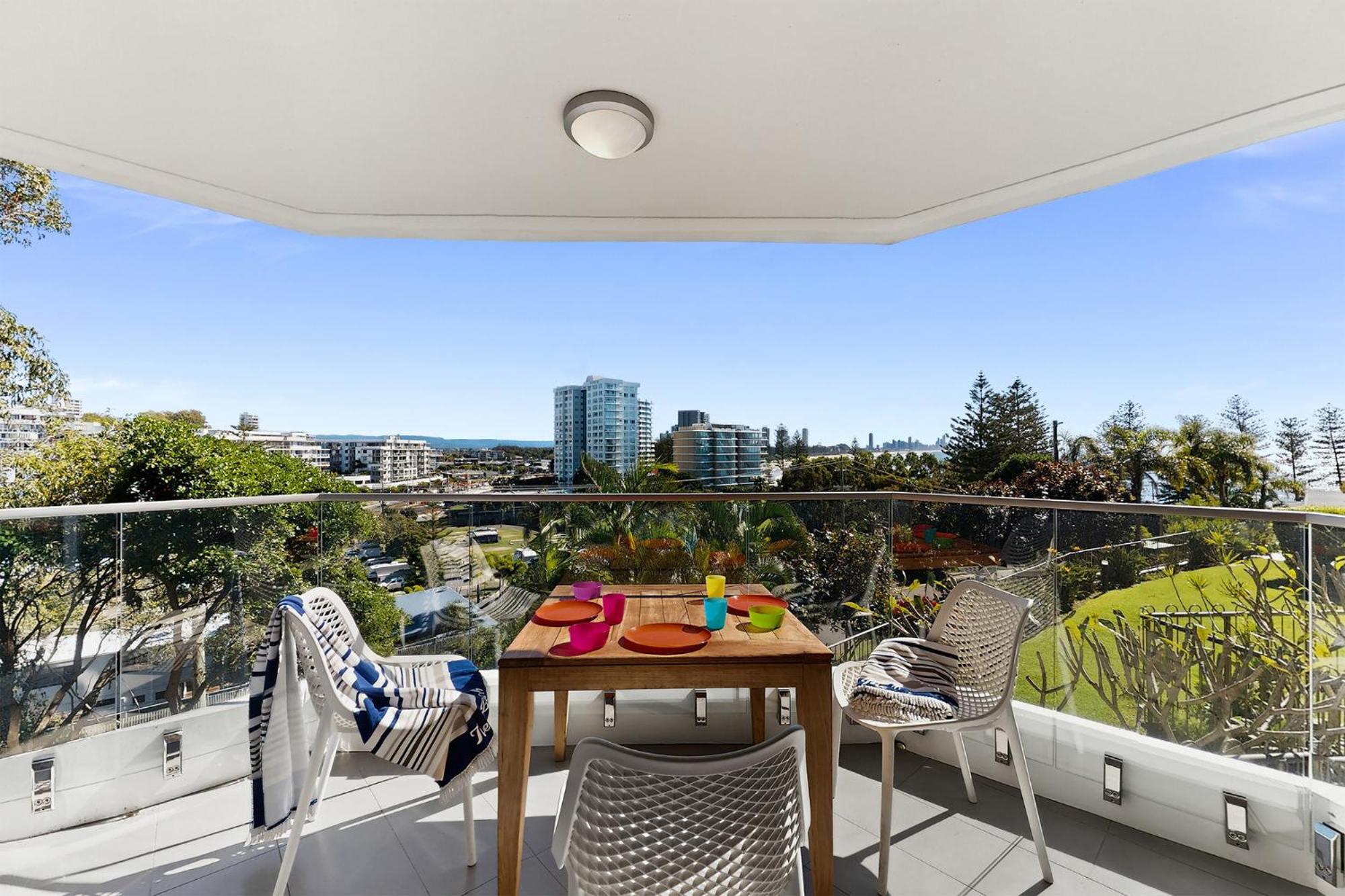 Day Time Explorer - Four-Bedroom Ocean Glimpses Apartment