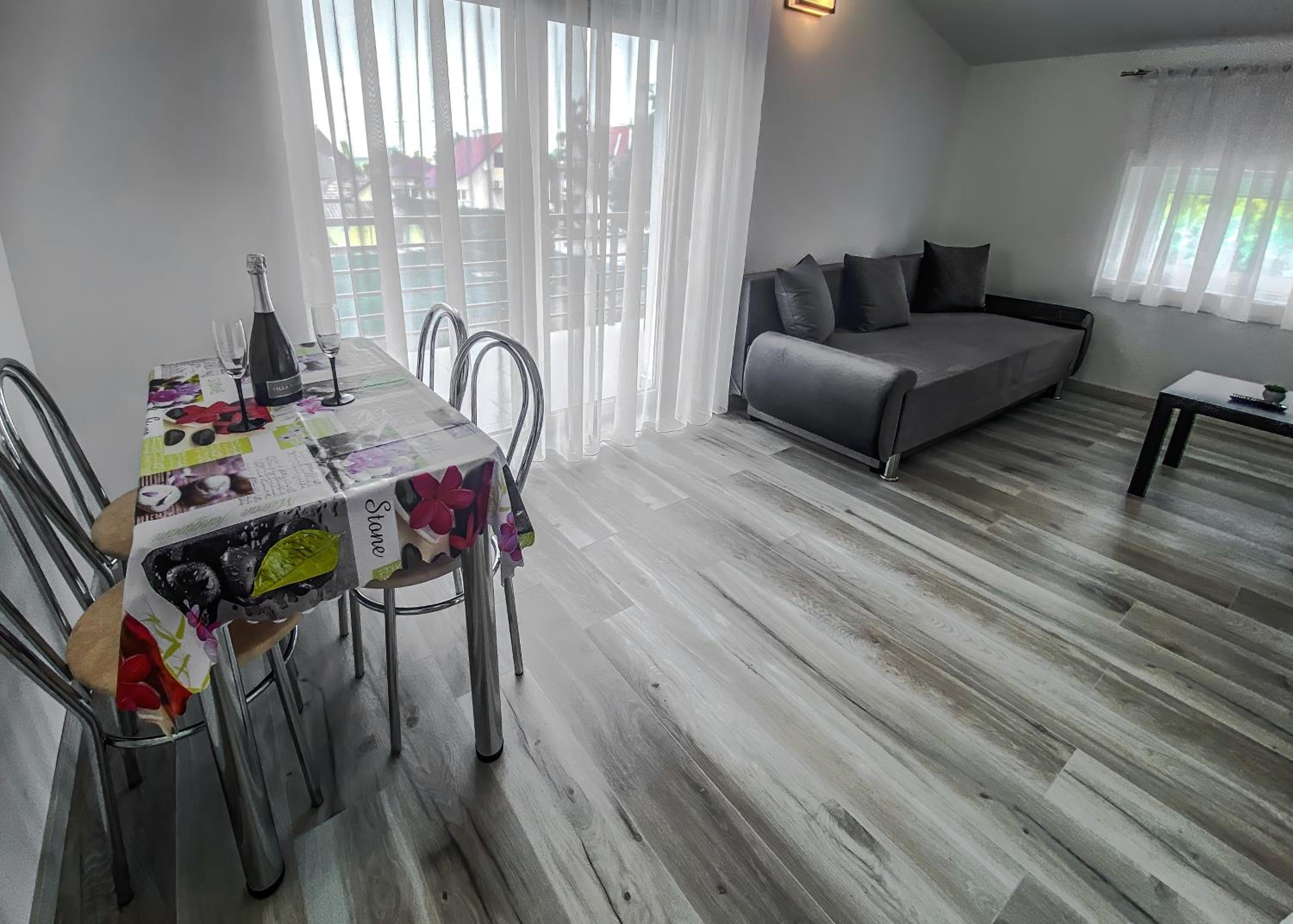 Apartment with Balcony photo 2