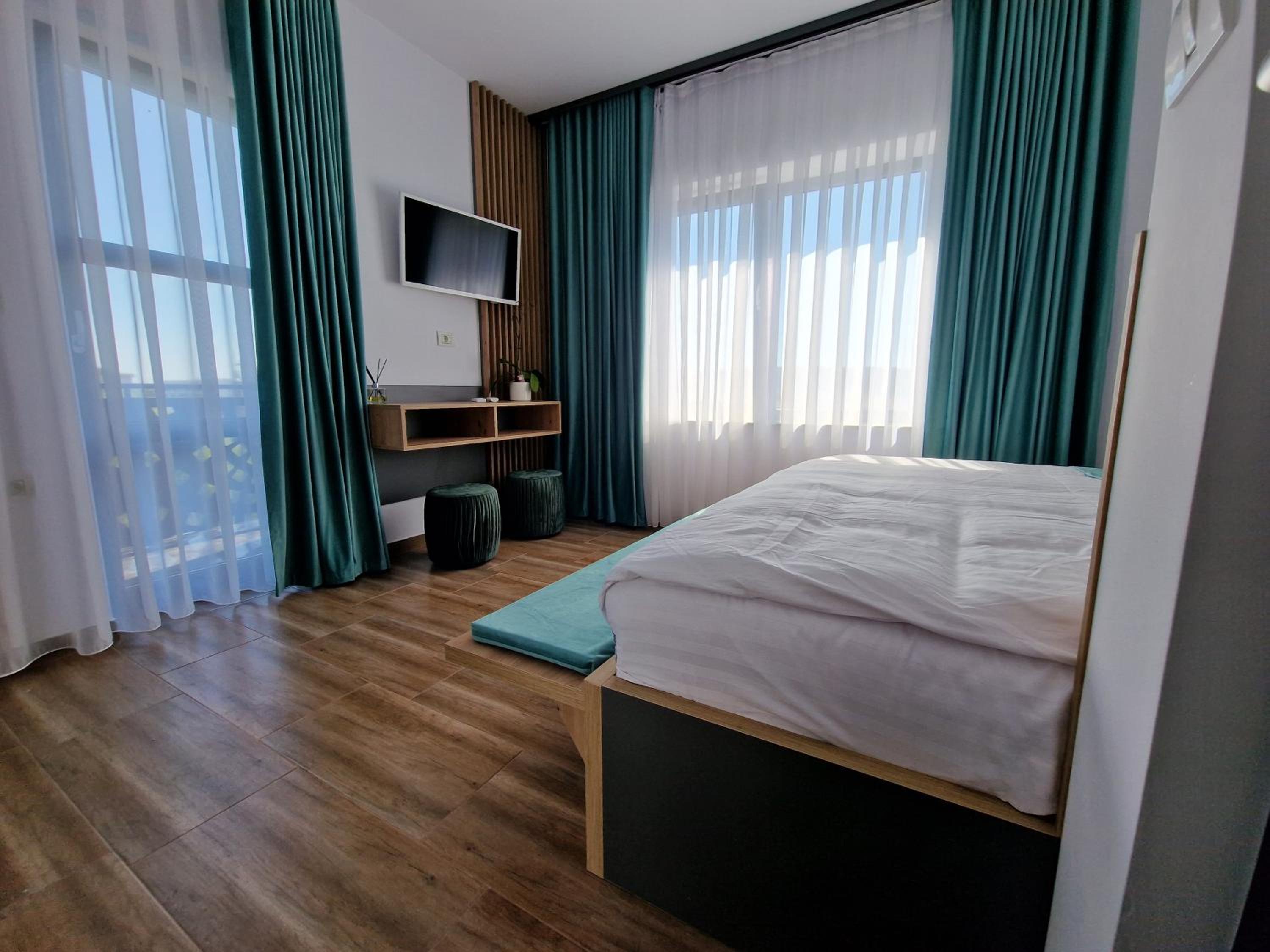 Family Room - Photo 2