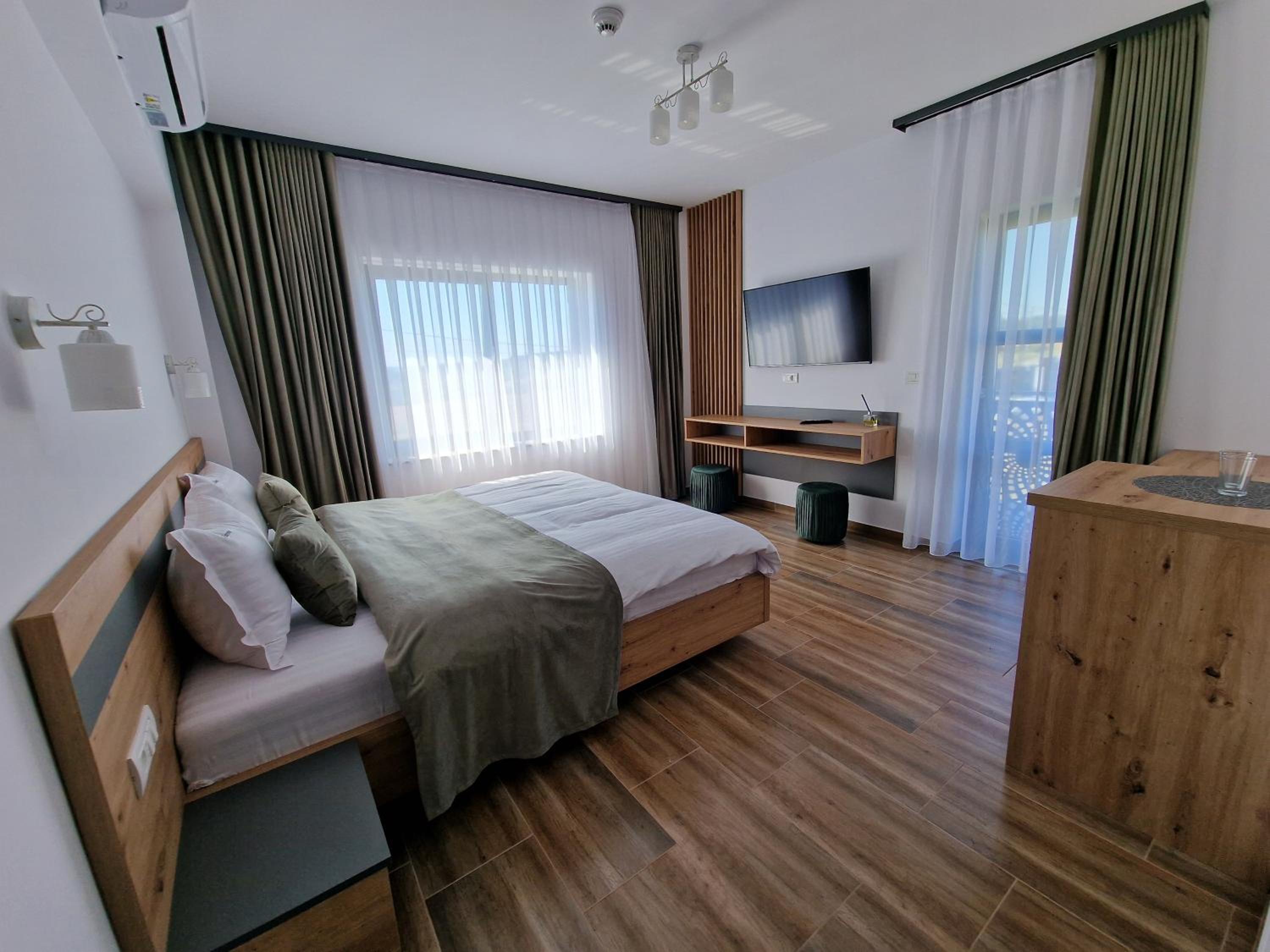 Double Room - Photo 9
