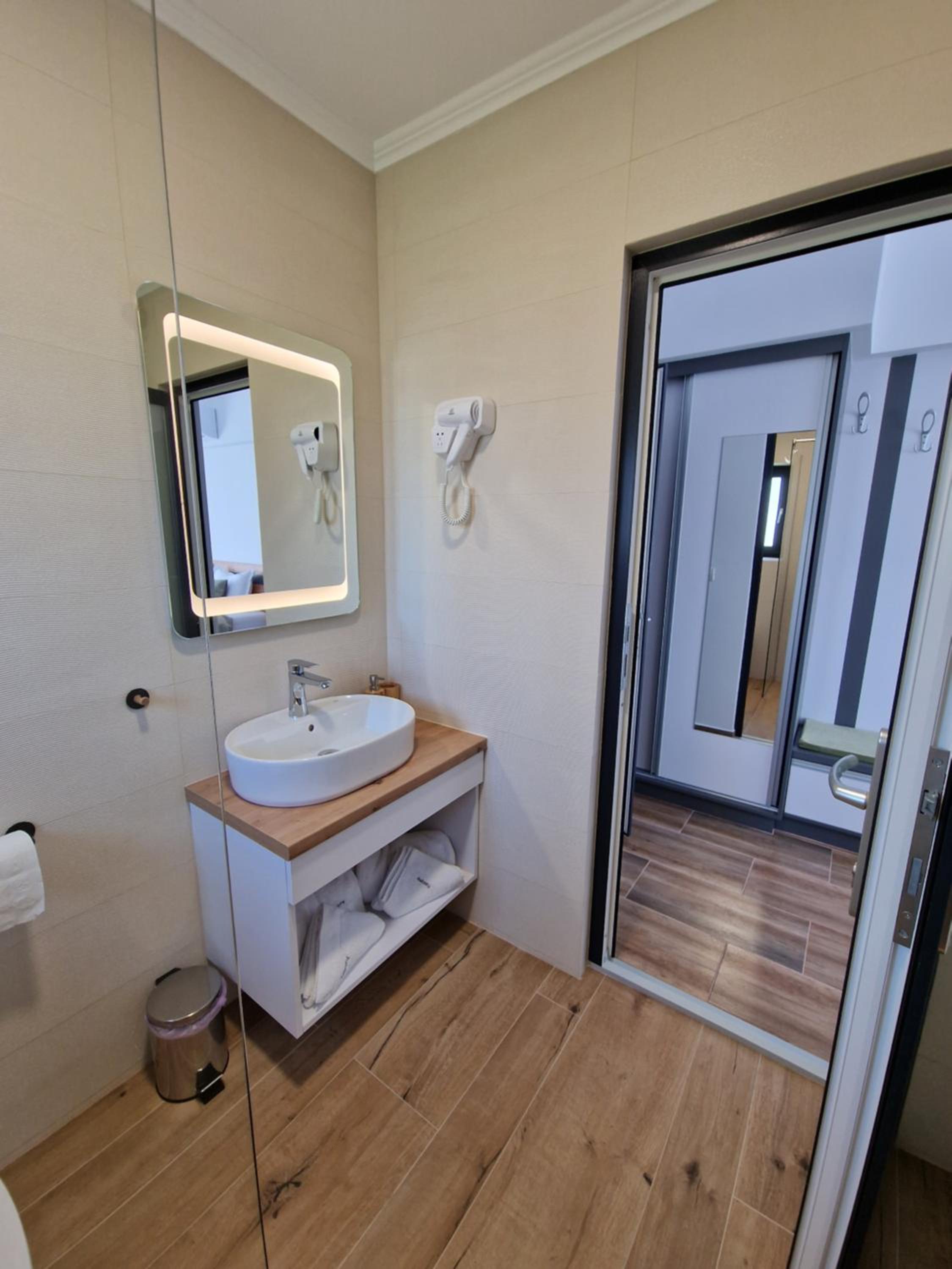 Double Room - Photo 3