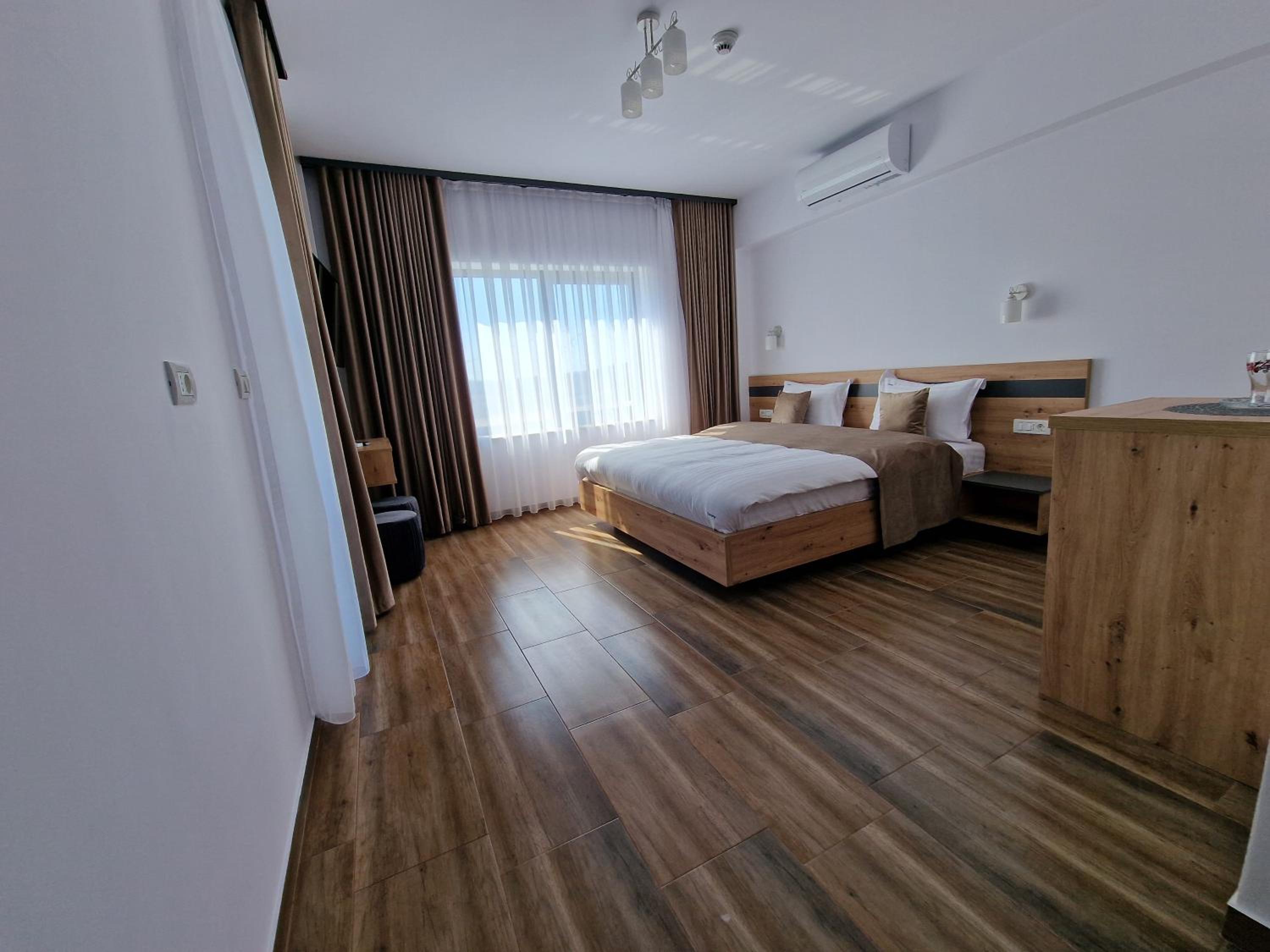 Double Room - Photo 7