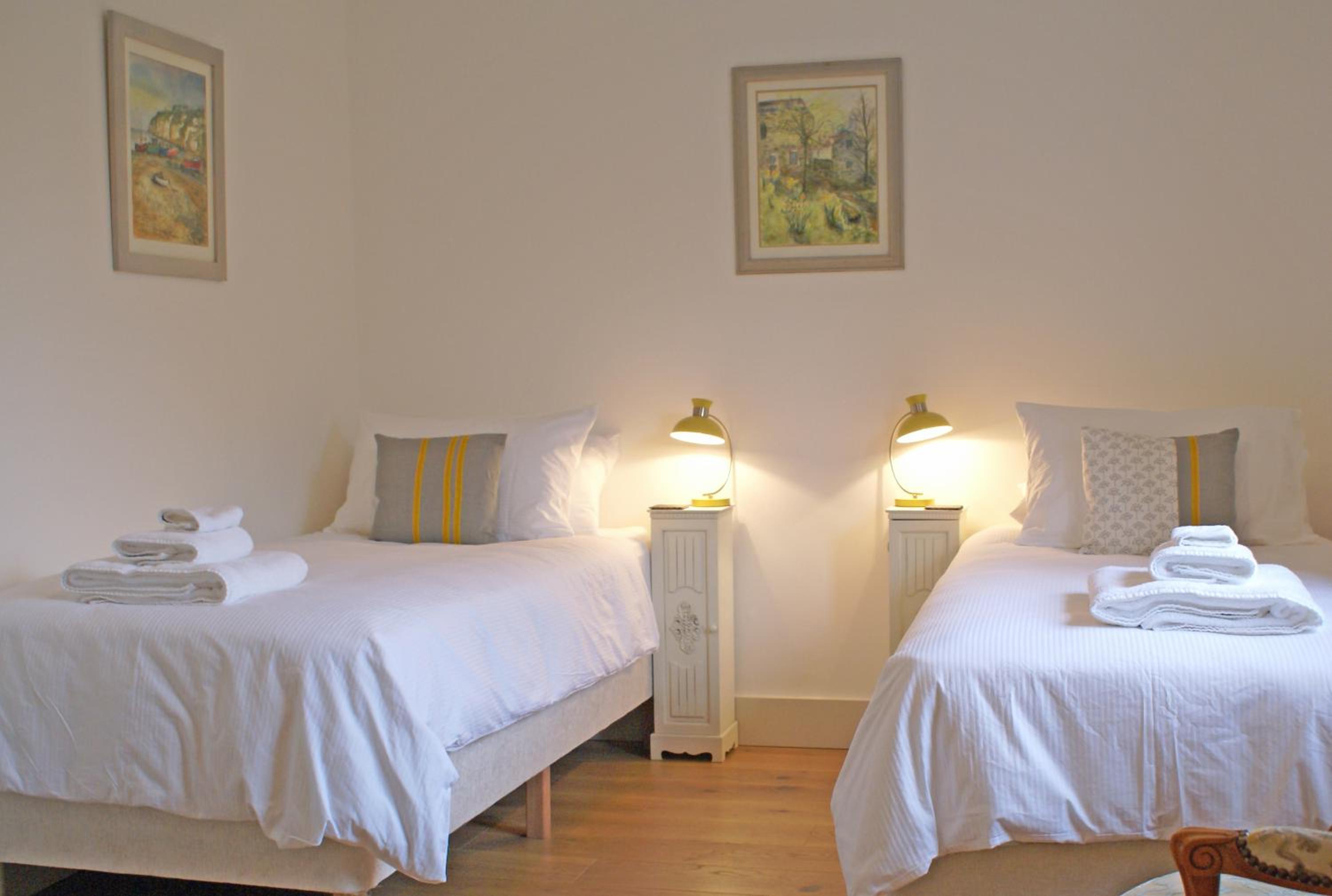 Large Double or Twin Room - Photo 2