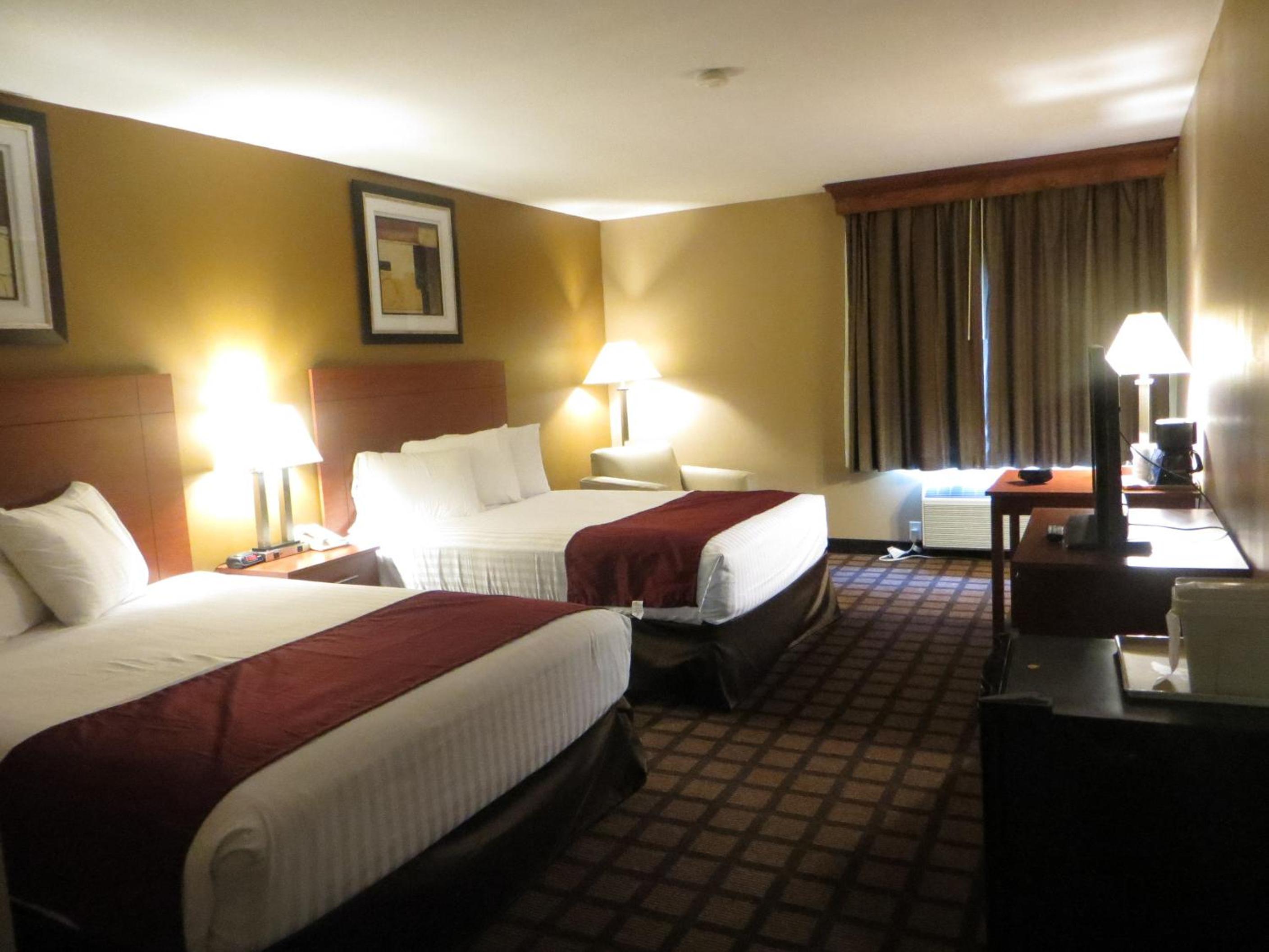 Queen Room with Two Queen Beds - Non-Smoking - Photo 1