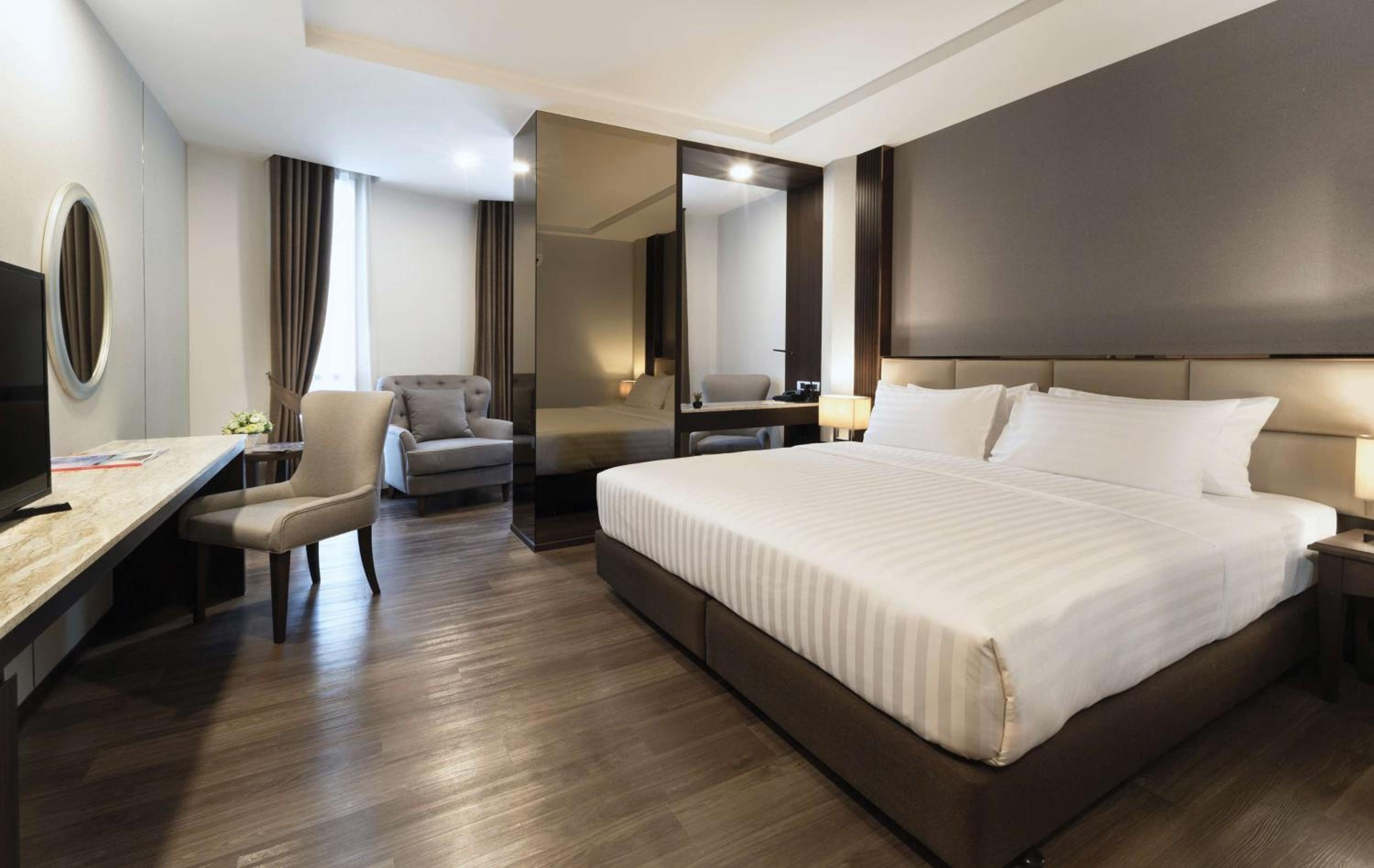 Deluxe King Room